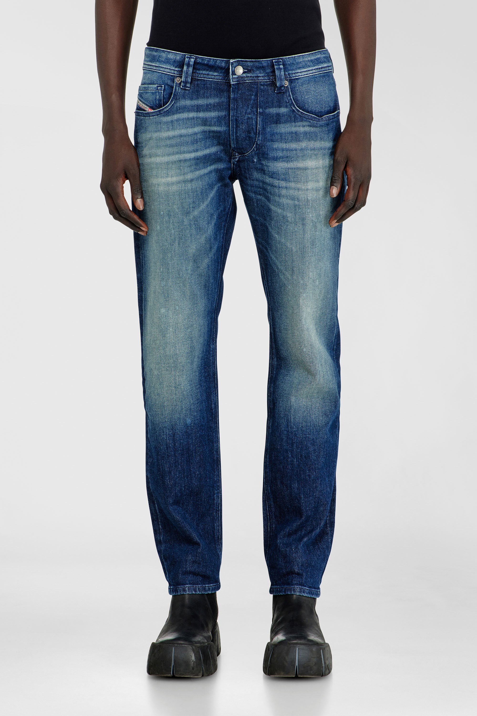 Diesel - Regular Jeans 1986 Larkee-Beex 0KBBR Homme, Bleu Fonc&eacute; - Image 4