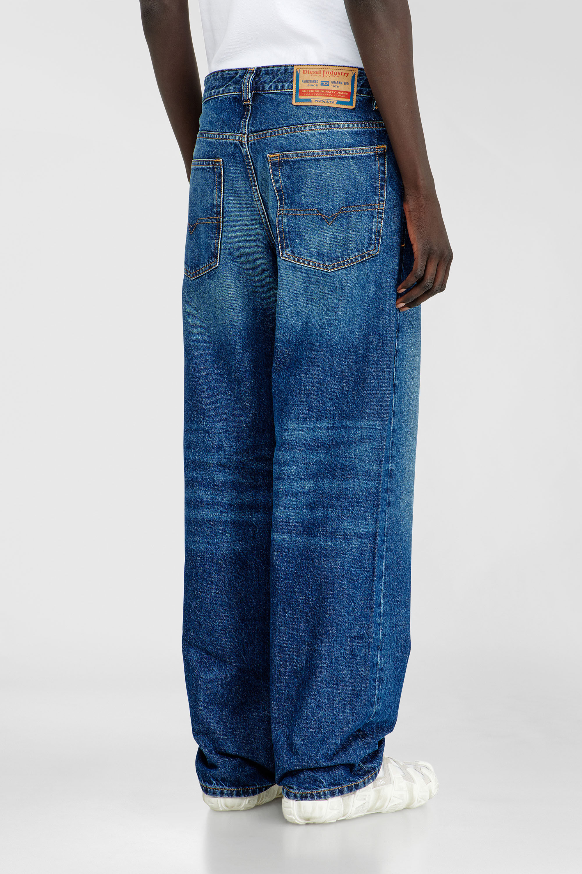 Diesel - Relaxed Jeans 2001 D-Macro 09I27 Homme, Bleu moyen - Image 4