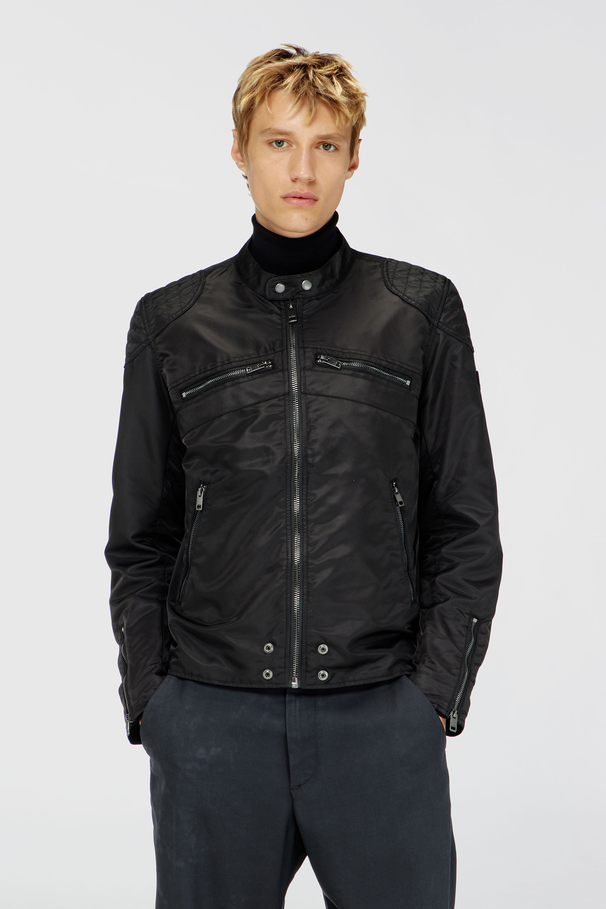 Diesel - J-GLORY-T92, Veste en nylon avec &eacute;paules matelass&eacute;es et poches zipp&eacute;es Homme in Noir - 3