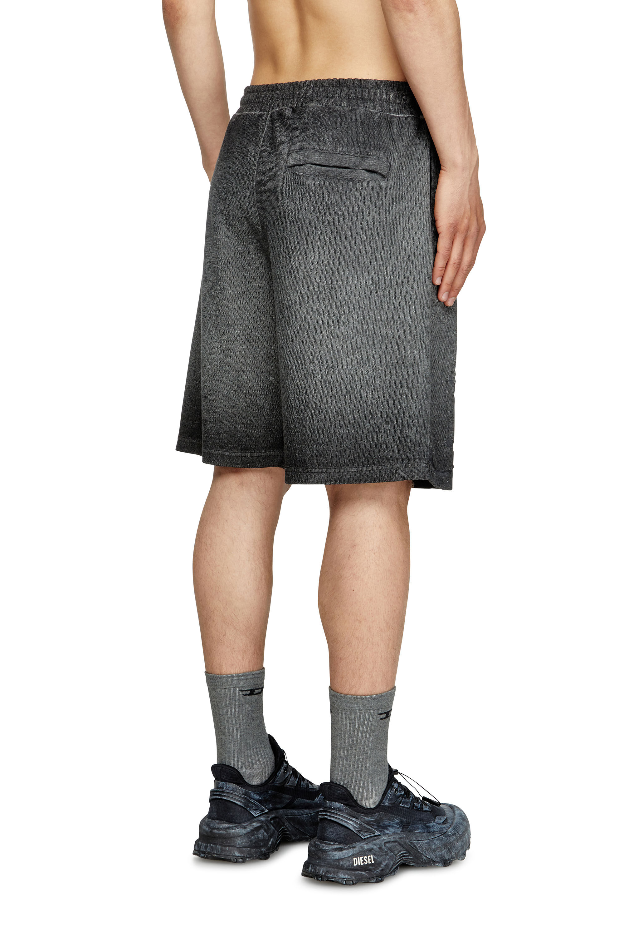 Diesel - P-CROWDE, Short de survêtement avec phénix dévoré Homme in Gris - 4