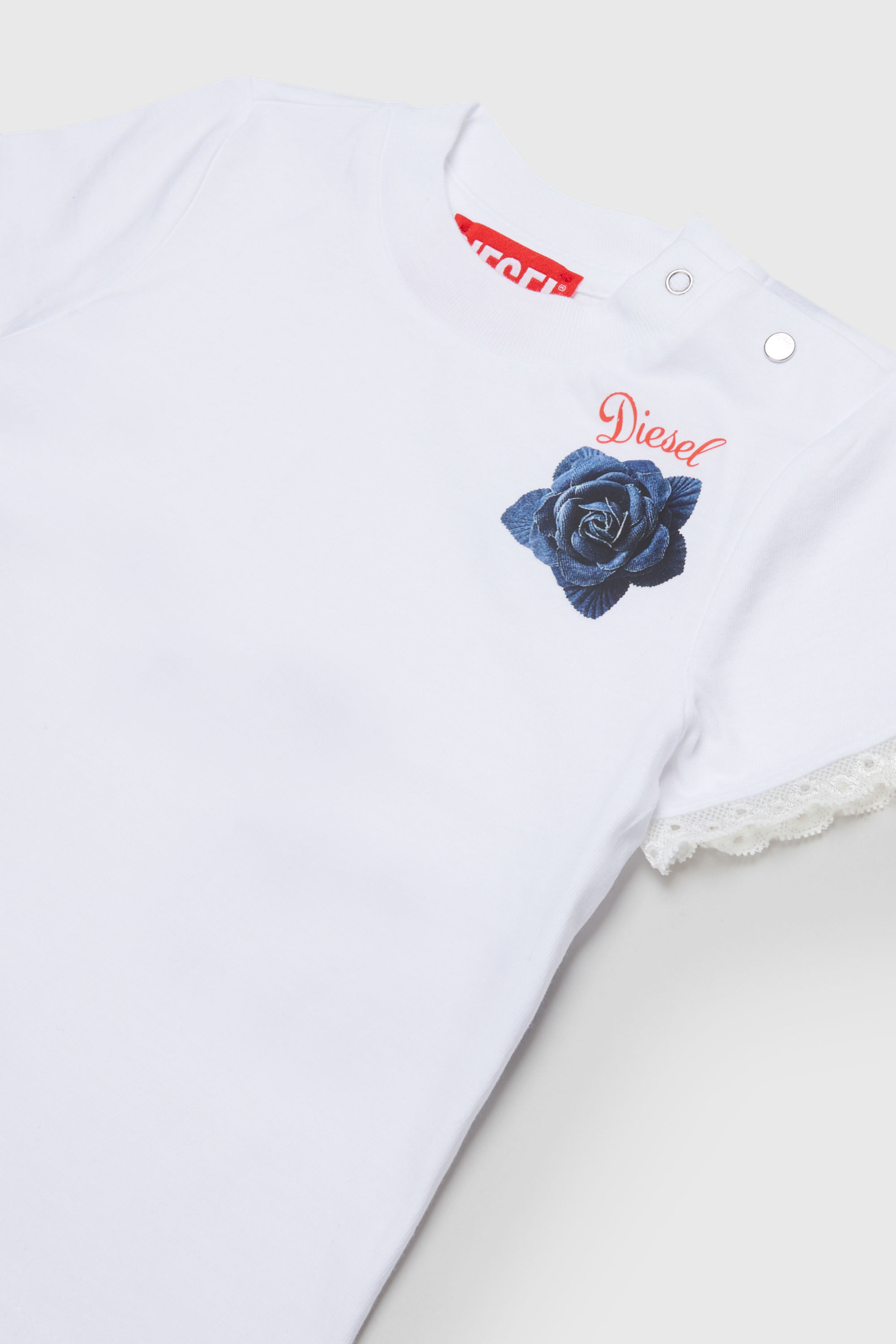 Diesel - TROSEZB, T-shirt orn&eacute;e de dentelle avec imprim&eacute; rose Femme in Blanc - 3