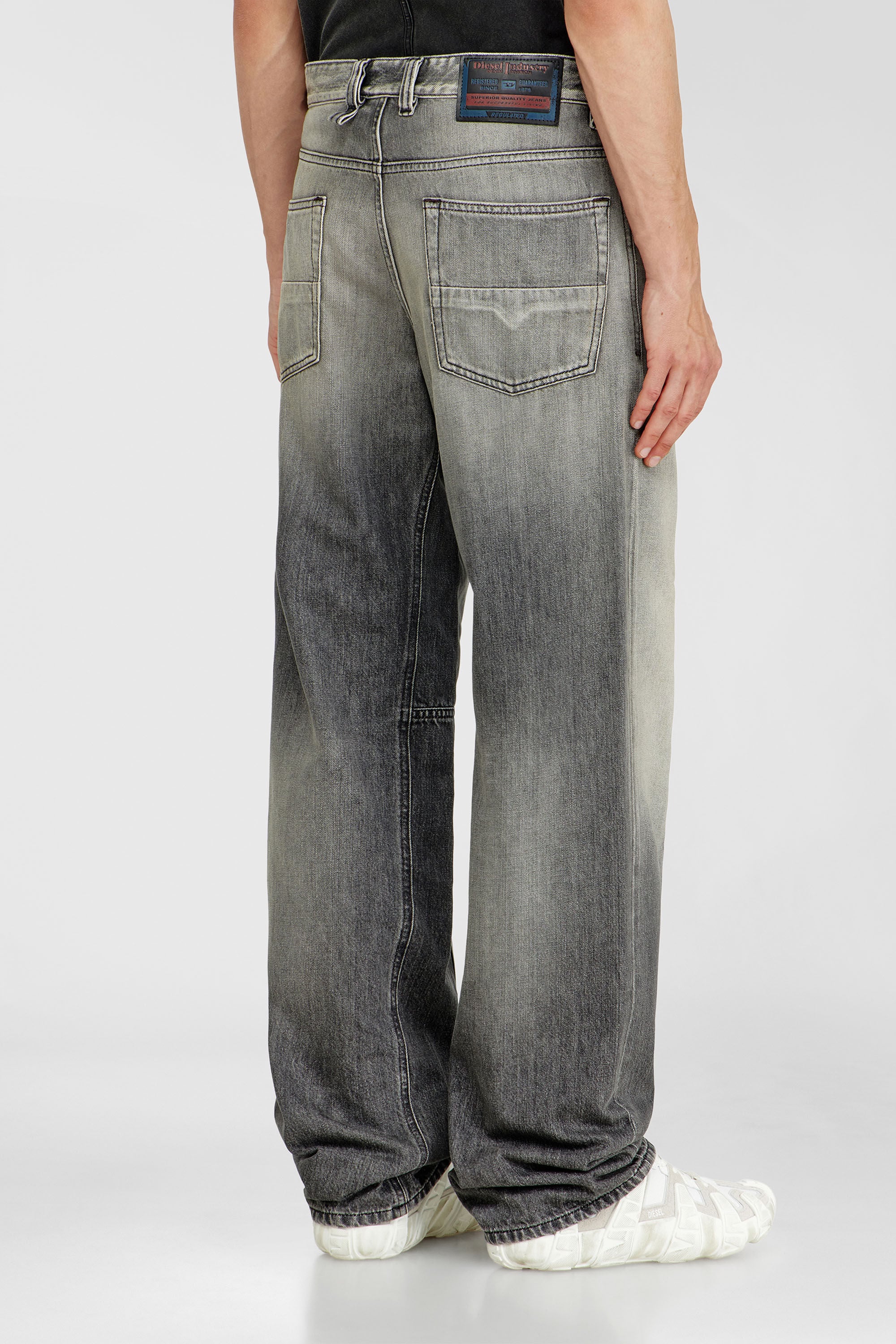 Diesel - Relaxed Jeans 2001 D-Macro 09P56 Homme, Gris - Image 5