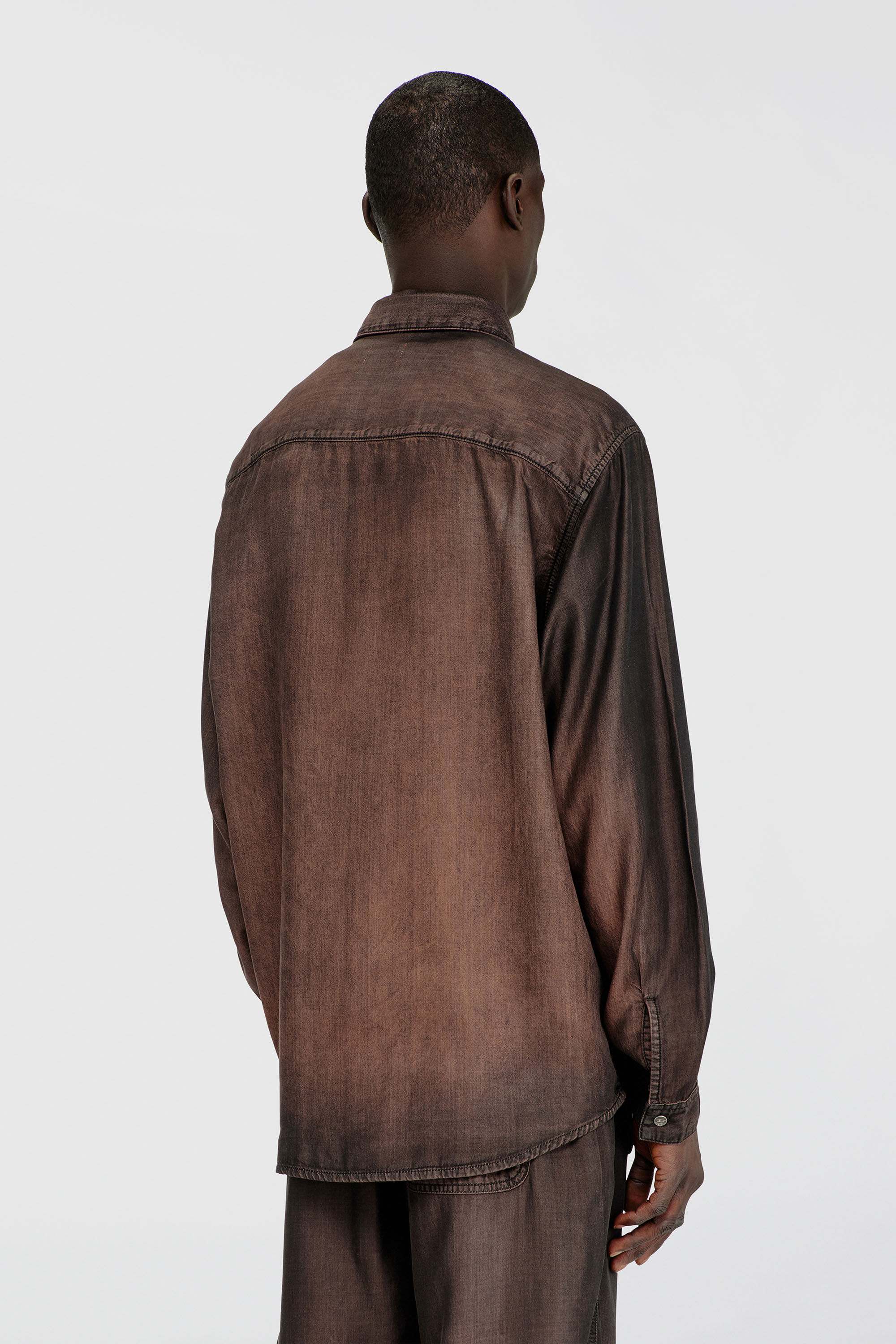 Diesel - D-SIMPLY-S16, Chemise en denim enduit fluide Homme in Marron - 4