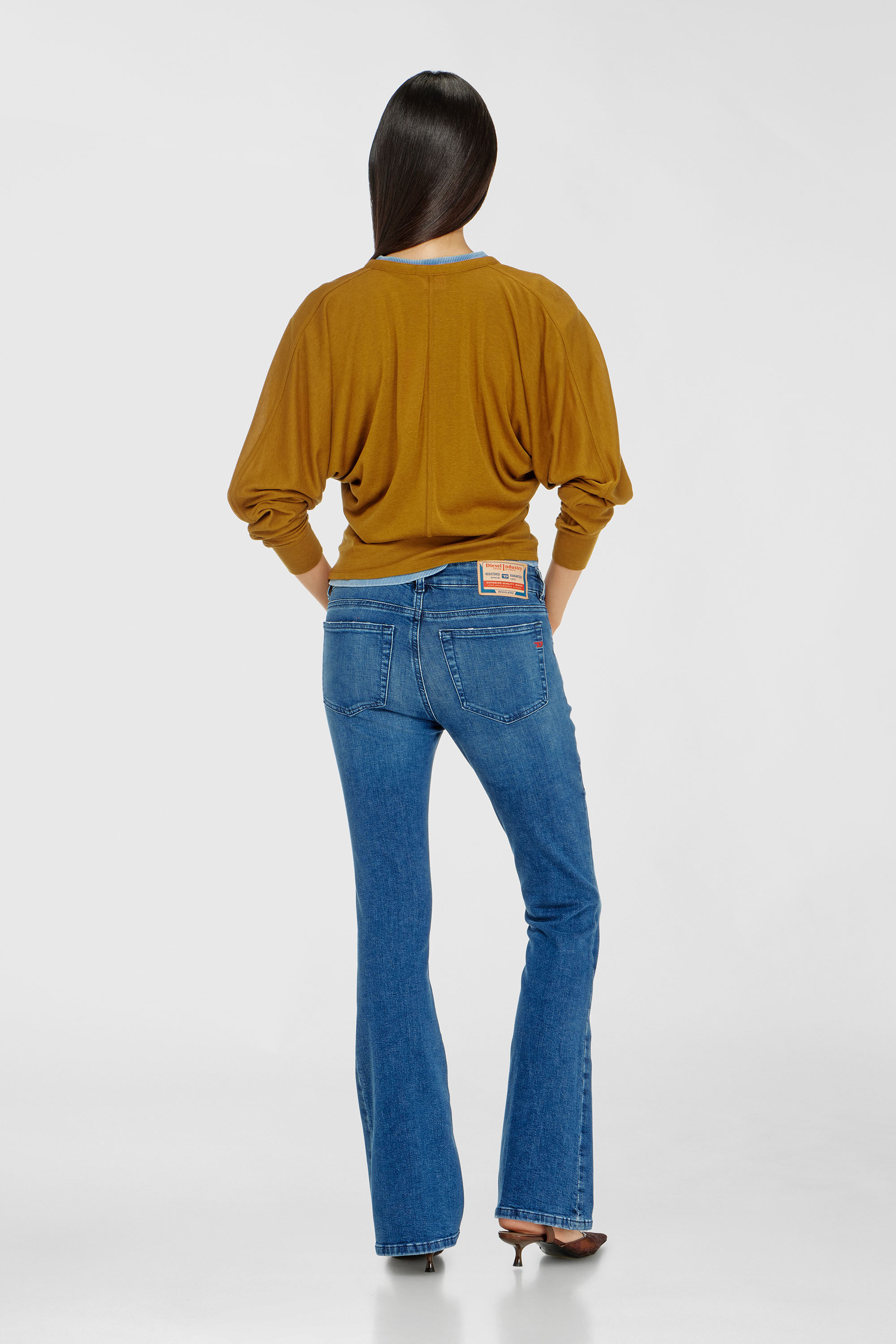 Diesel - Bootcut Jeans 1969 D-Ebbey 0ADBB Femme, Bleu moyen - Image 3