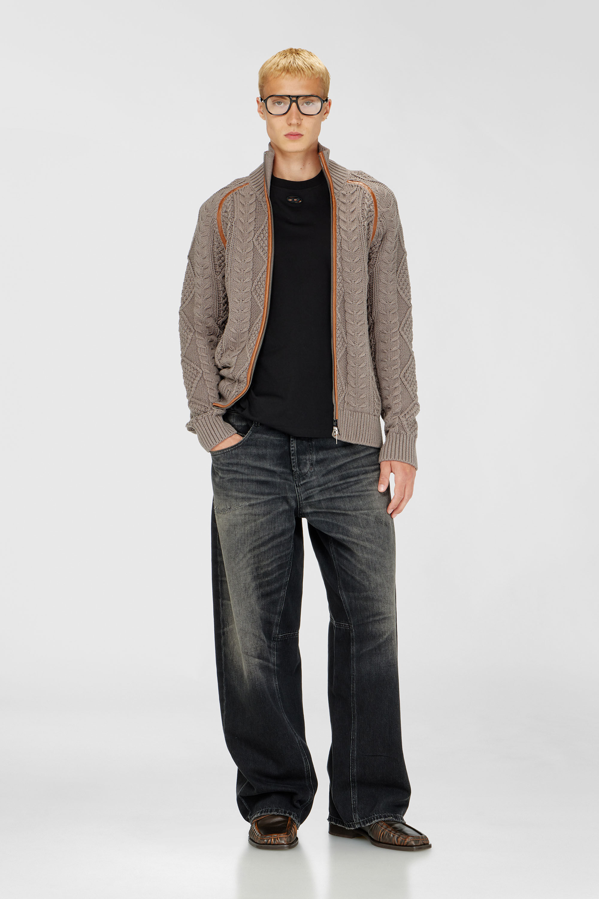 Diesel - T-BOXT-DCO, T-shirt en coton d&eacute;contract&eacute;e avec broderie Oval D Homme in Noir - 1