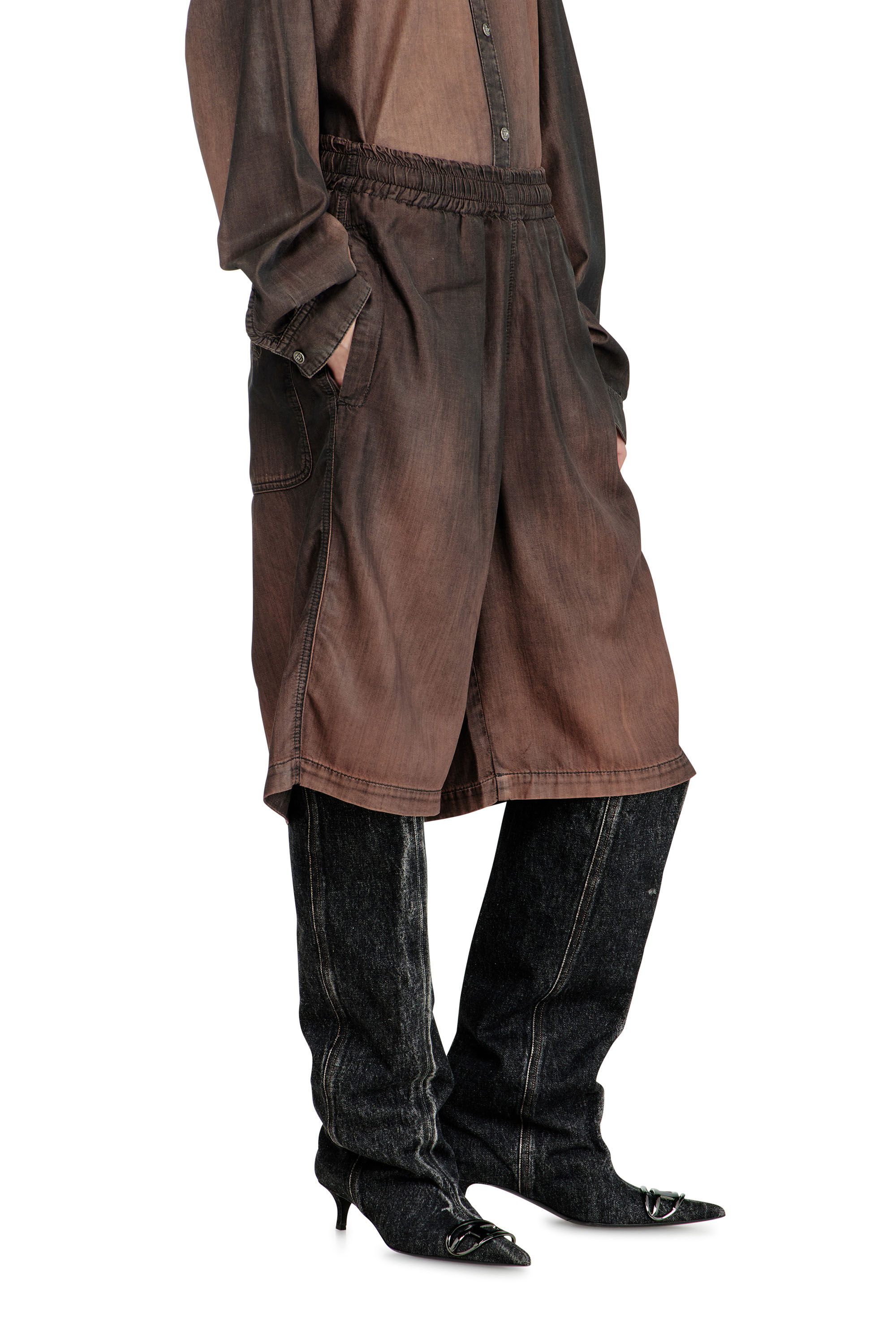 Diesel - D-RODER-SHORT-S, Bermuda d&eacute;contract&eacute; en denim enduit fluide Mixte in ToBeDefined - 1