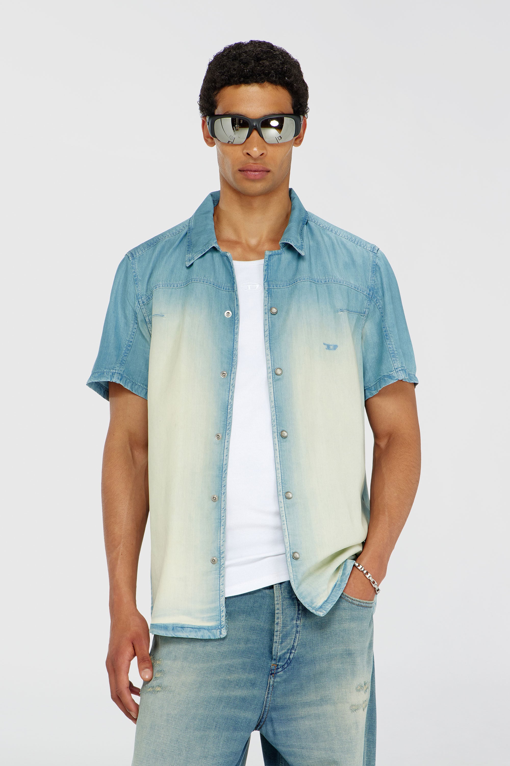 Diesel - D-CLARIVO-S, Chemise &agrave; manches courtes en denim fluide surteint Homme in Bleu - 3