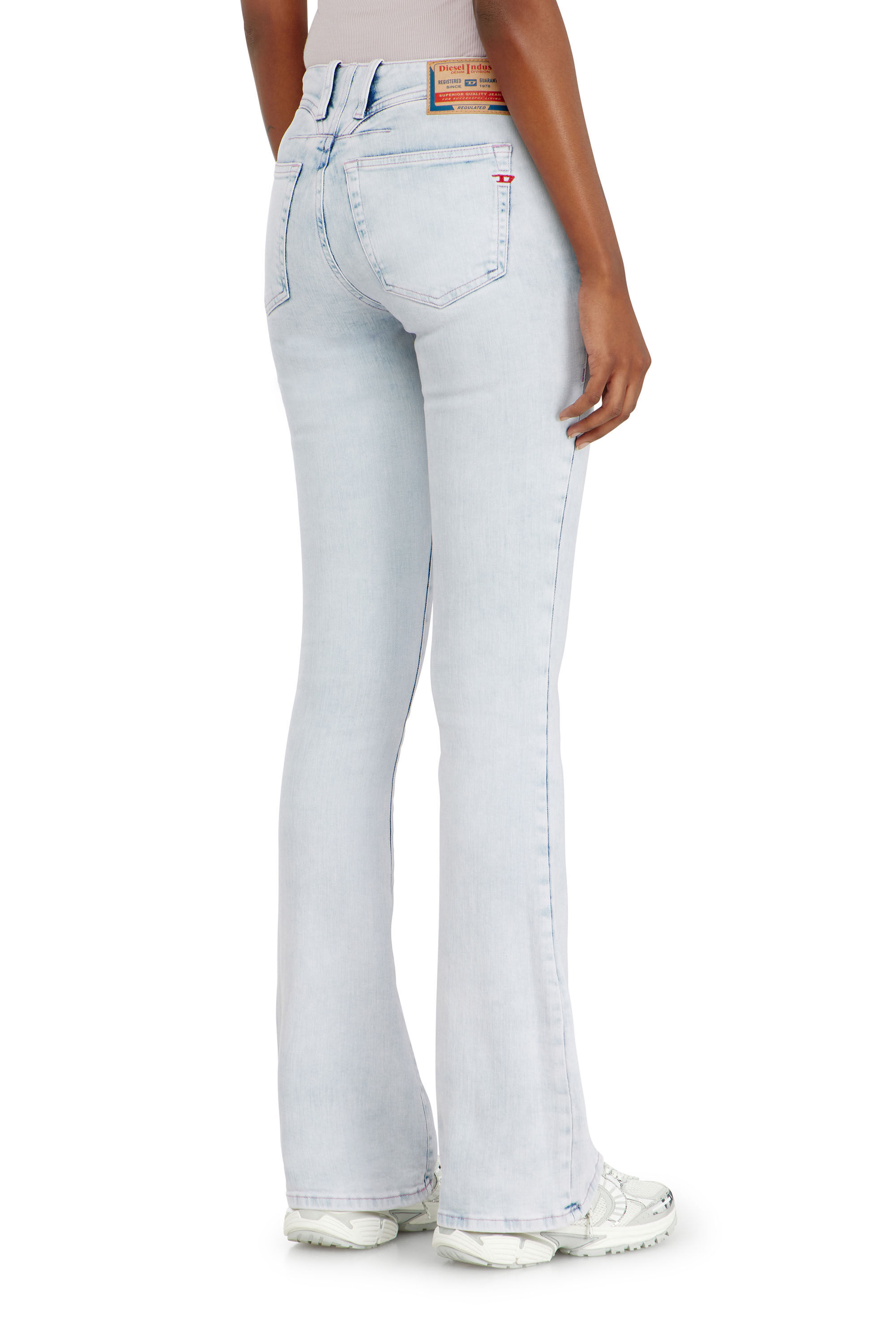 Diesel - Bootcut Jeans 1969 D-Ebbey 0HDBH Femme, Bleu Clair - Image 5