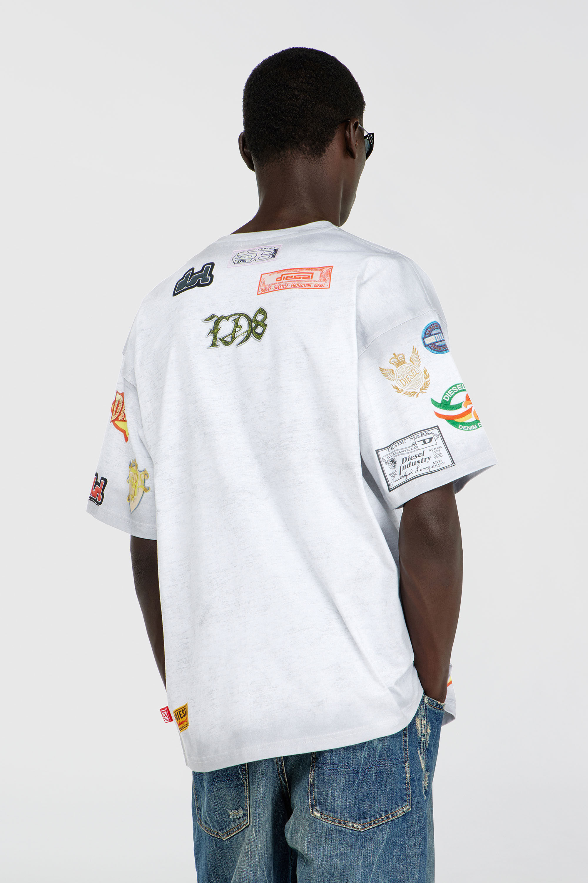 Diesel - T-BOXT-AA6, T-shirt en coton avec imprim&eacute; patchs all-over Homme in Blanc - 4