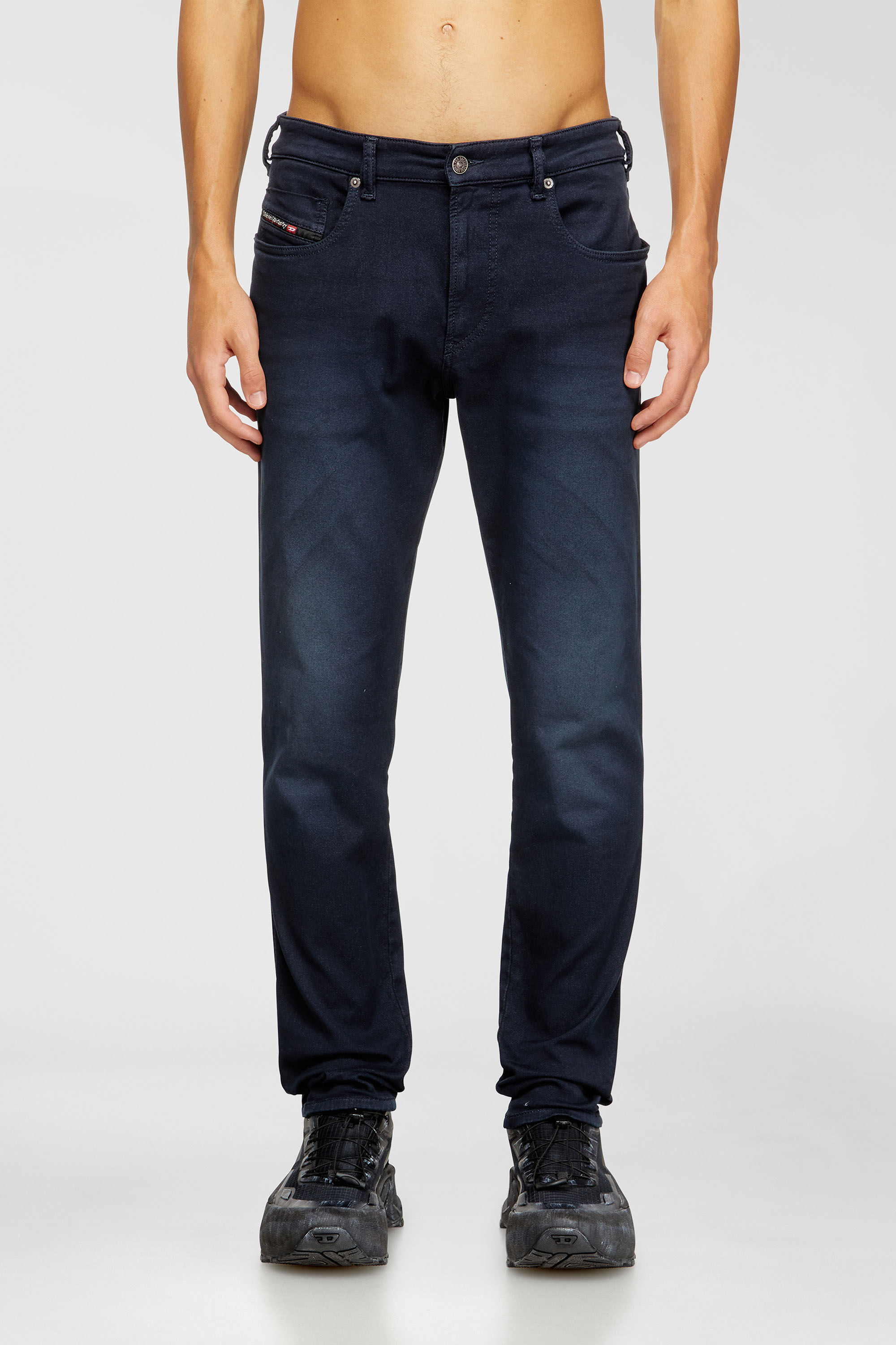 Diesel - Slim 2062 D-Strukt Joggjeans&reg; 0670M Homme, Bleu Fonc&eacute; - Image 2