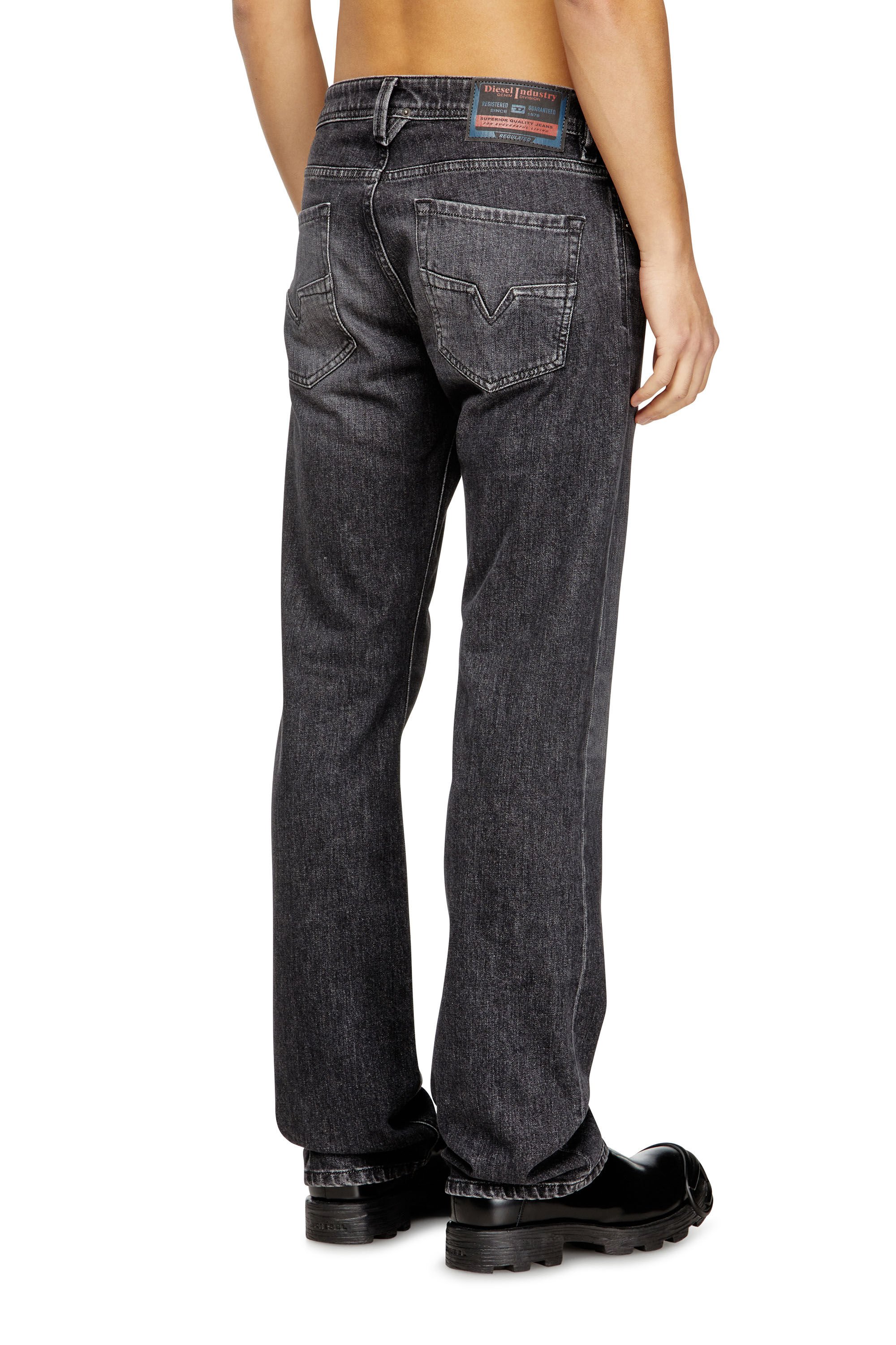 Diesel - Regular Jeans 1985 Larkee 09N49 Homme, Gris - Image 4
