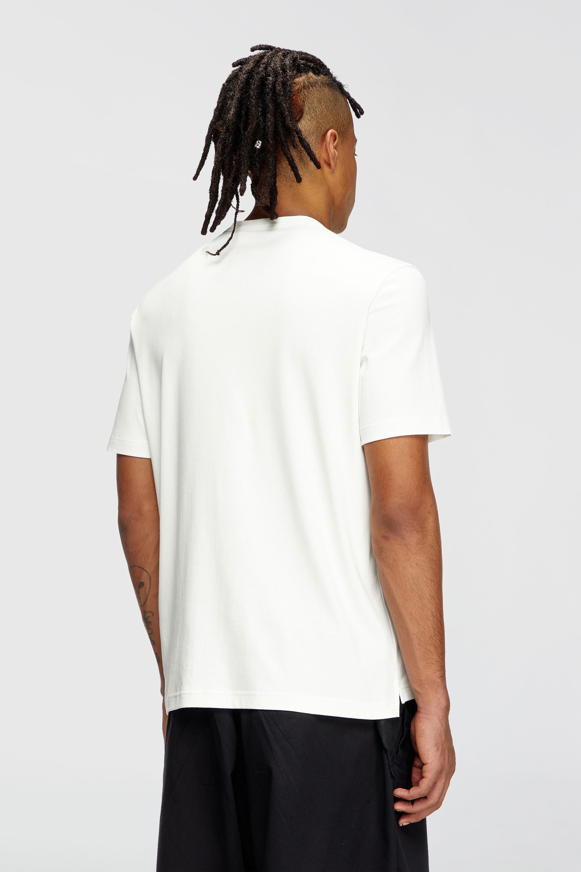 Diesel - T-ADJUST-SLITS-R17, T-shirt avec broderie &agrave; logo ton sur ton Homme in Blanc - 4