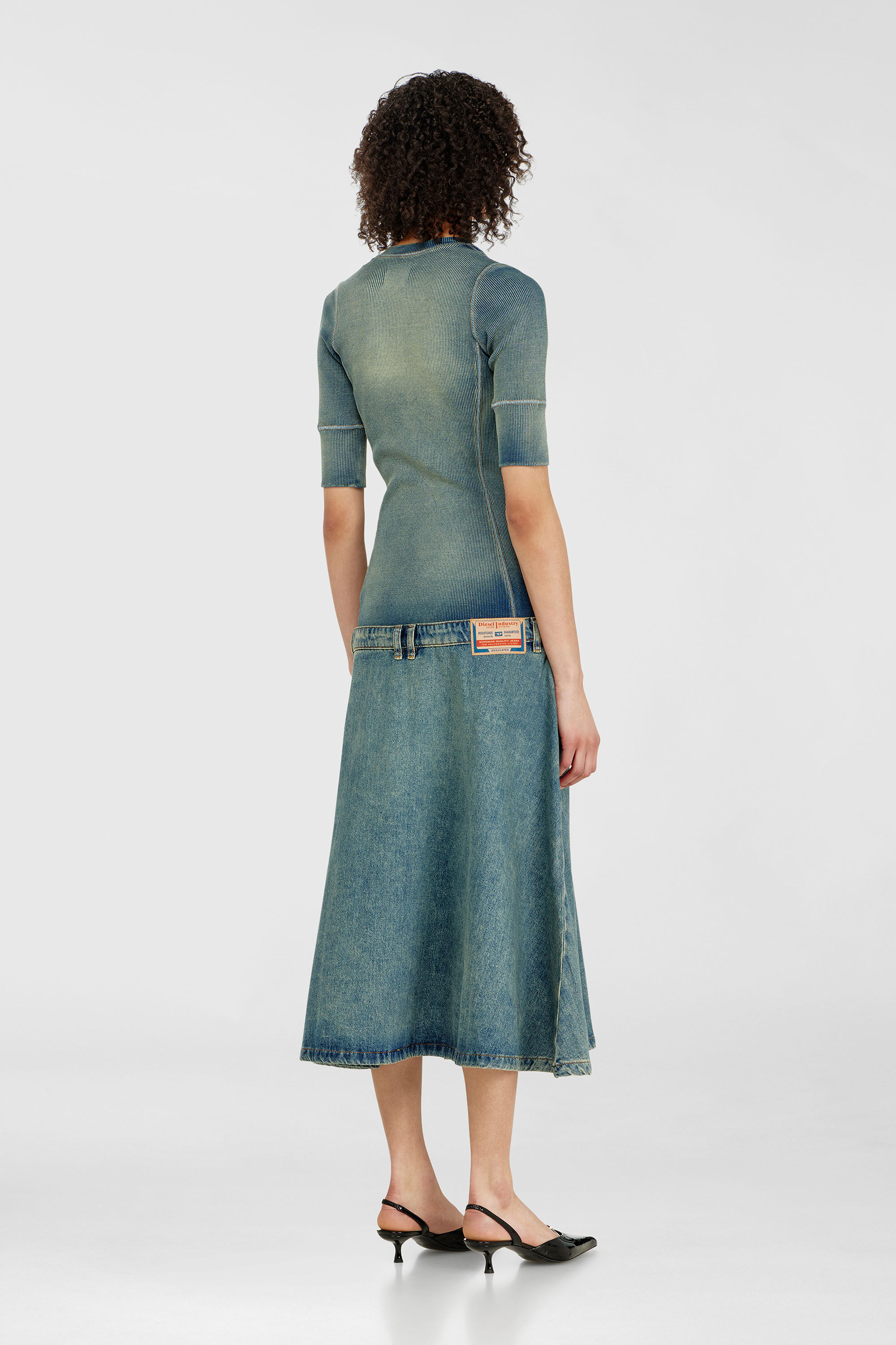 Diesel - DE-ANIM-S, Robe midi &agrave; taille basse en maille et denim Femme in Bleu - 4