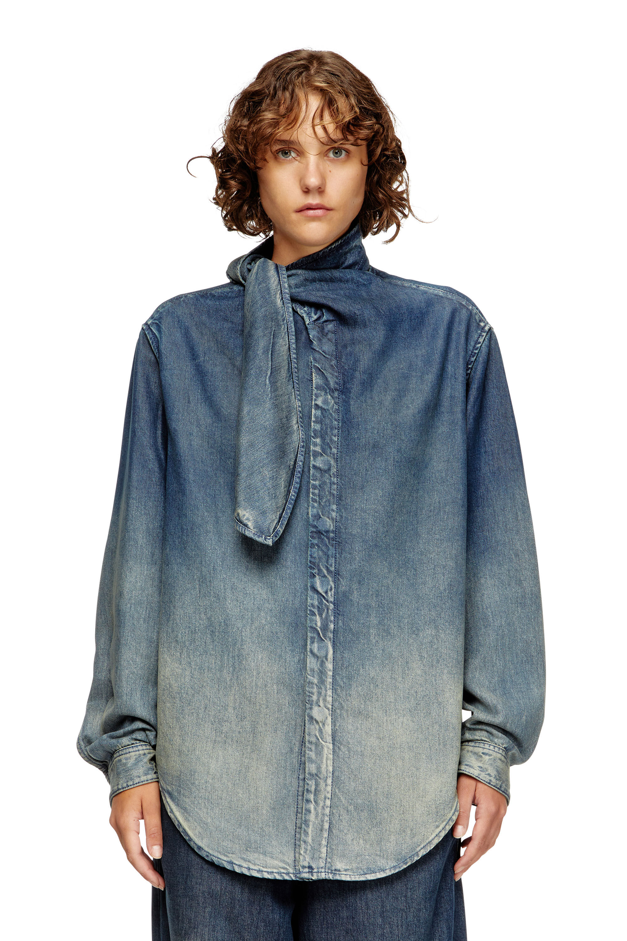 Diesel - DE-NANCY-S, Chemisier en denim fluide vieilli au laser Femme in Bleu - 3