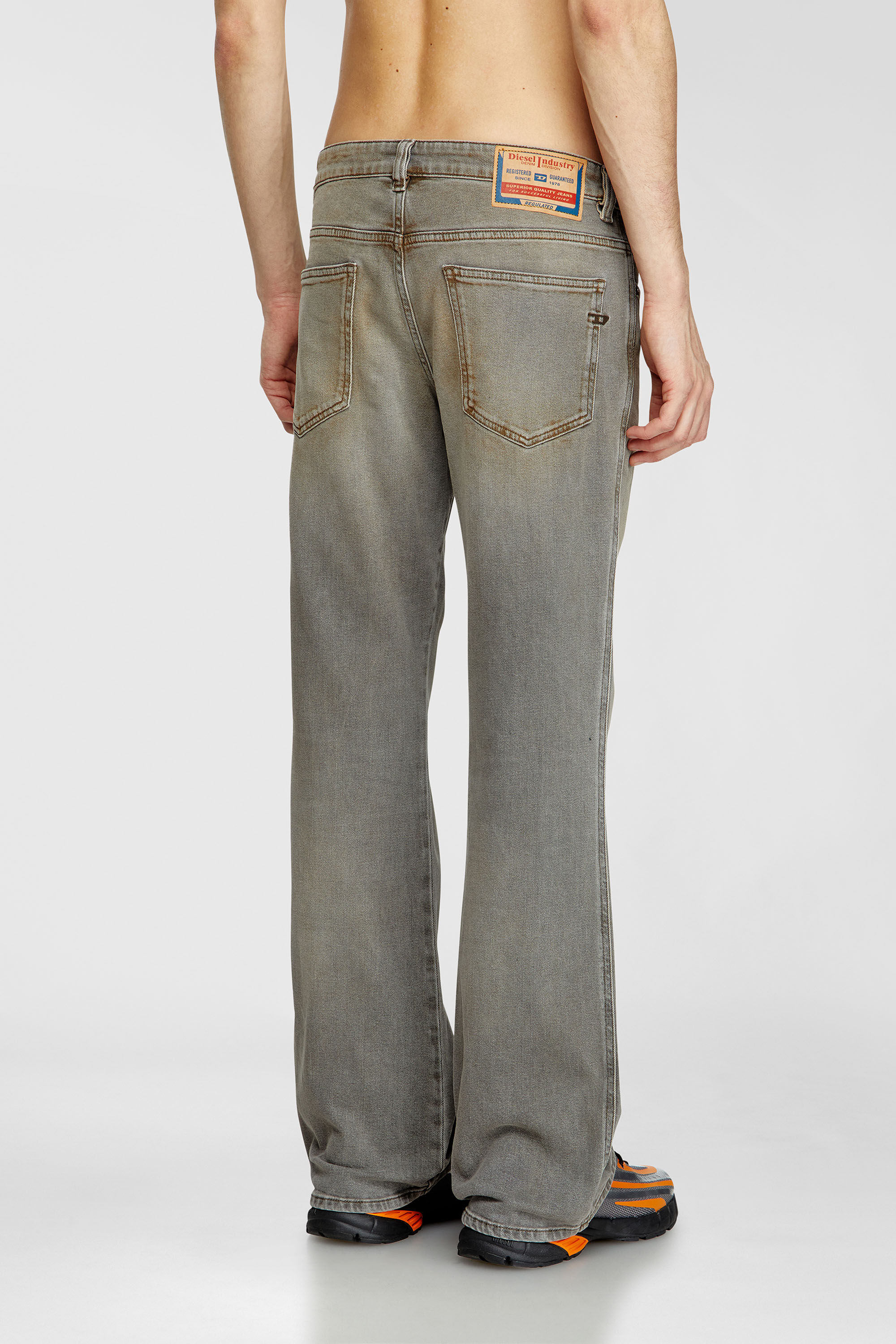 Diesel - Bootcut Jeans 1998 D-Buck 09L37 Homme, Gris Clair - Image 3