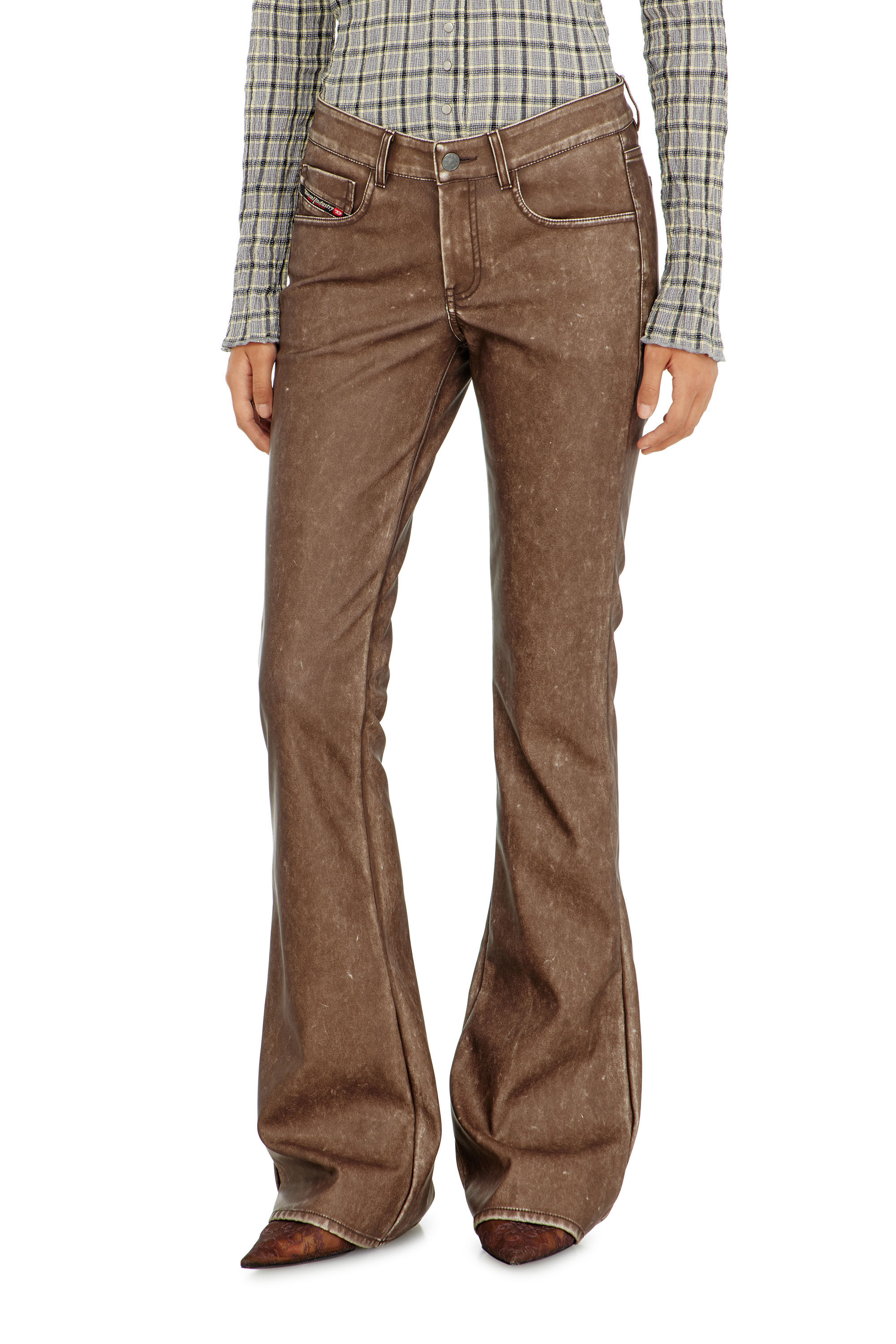 Diesel - P-STELLAR-S1, Pantalon bootcut en tissu enduit trait&eacute; Femme in Marron - 3