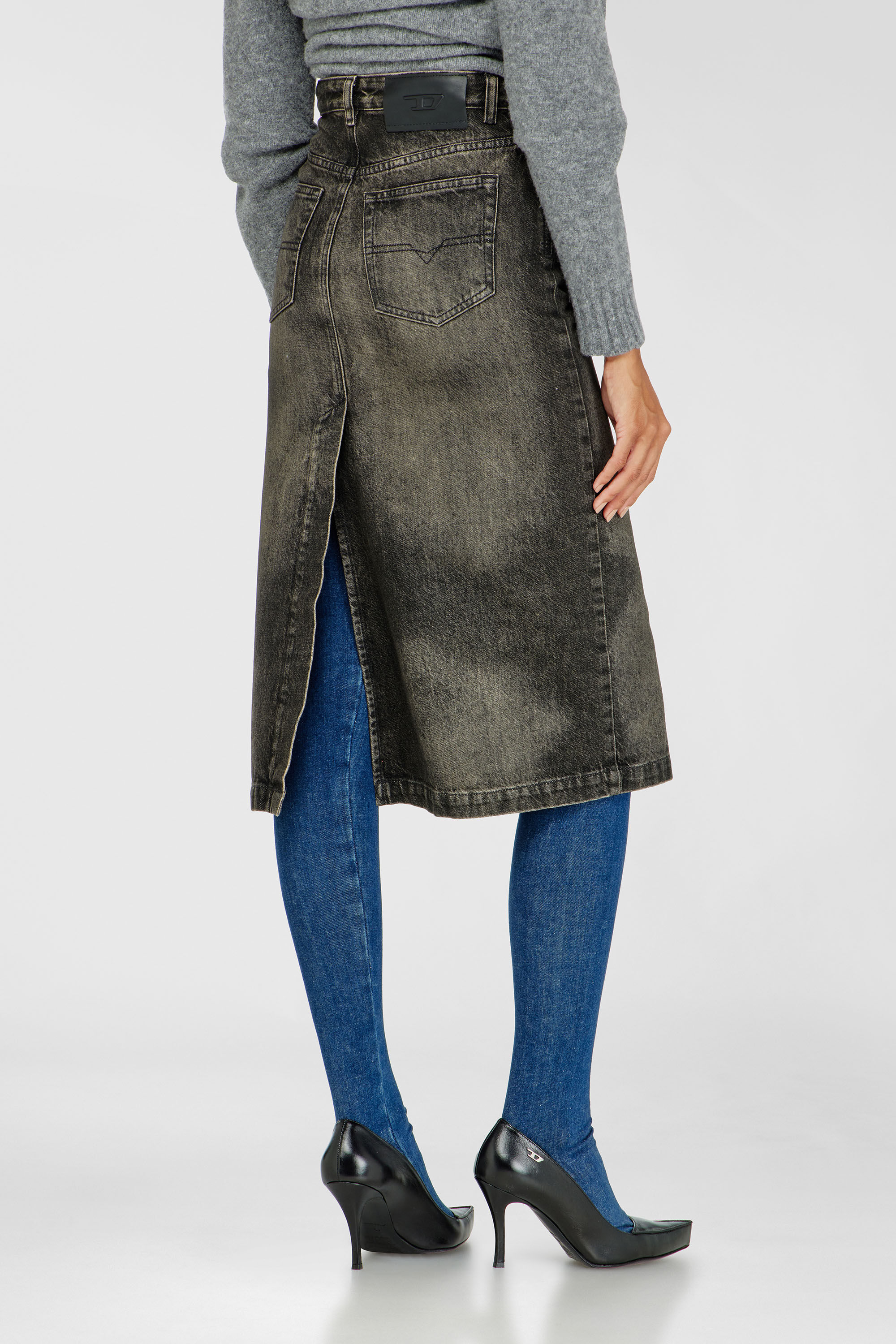 Diesel - DE-PENDY-FSJ, Jupe crayon en denim effet us&eacute; Femme in Noir - 4