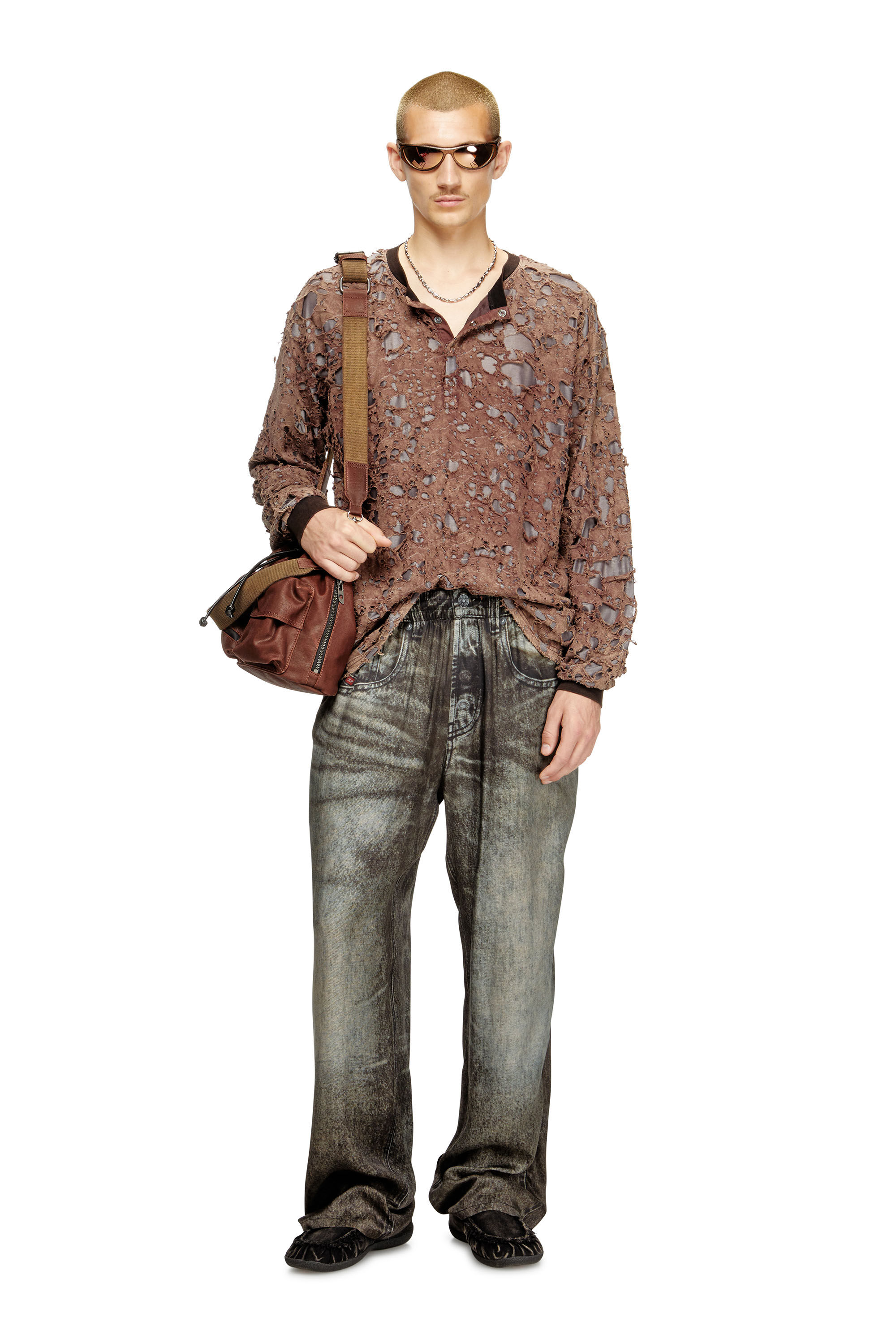 Diesel - T-OVERT, T-shirt à manches longues en jersey destroyed Homme in Marron - 1