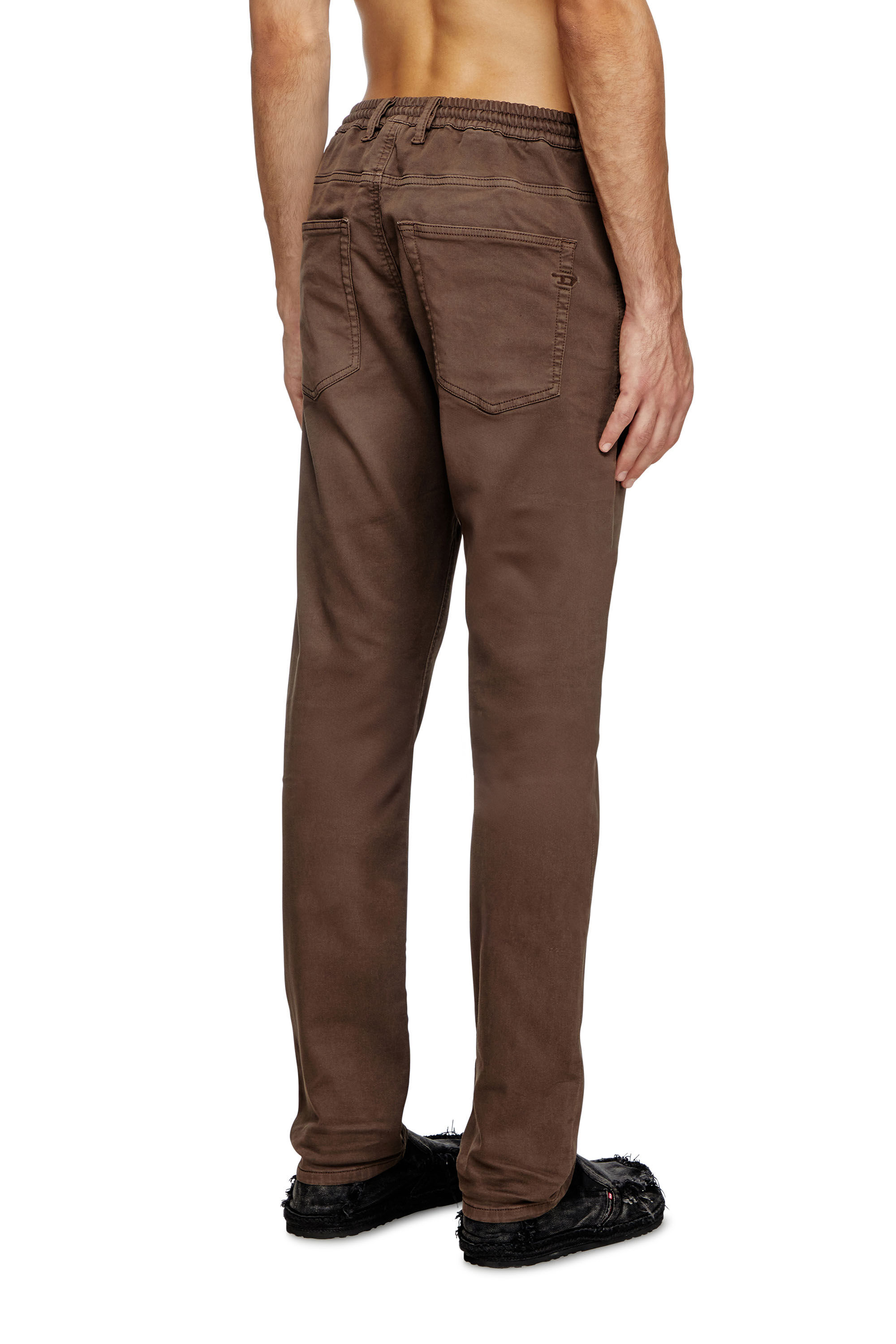 Diesel - Regular 2030 D-Krooley Joggjeans® 0670M Homme, Marron - Image 4