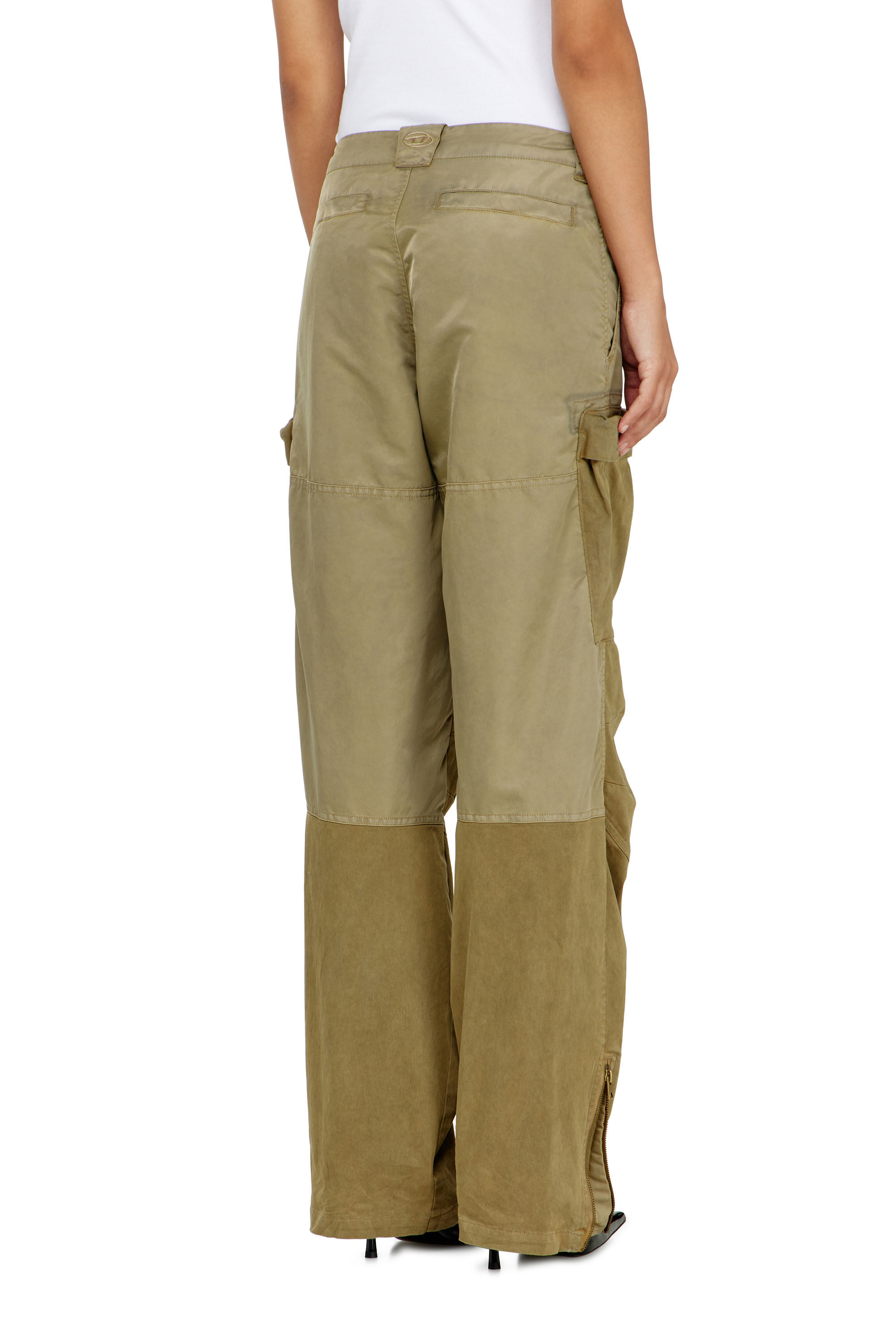 Diesel - P-ARKER, Pantalon cargo en coton et nylon Femme in Vert - 4