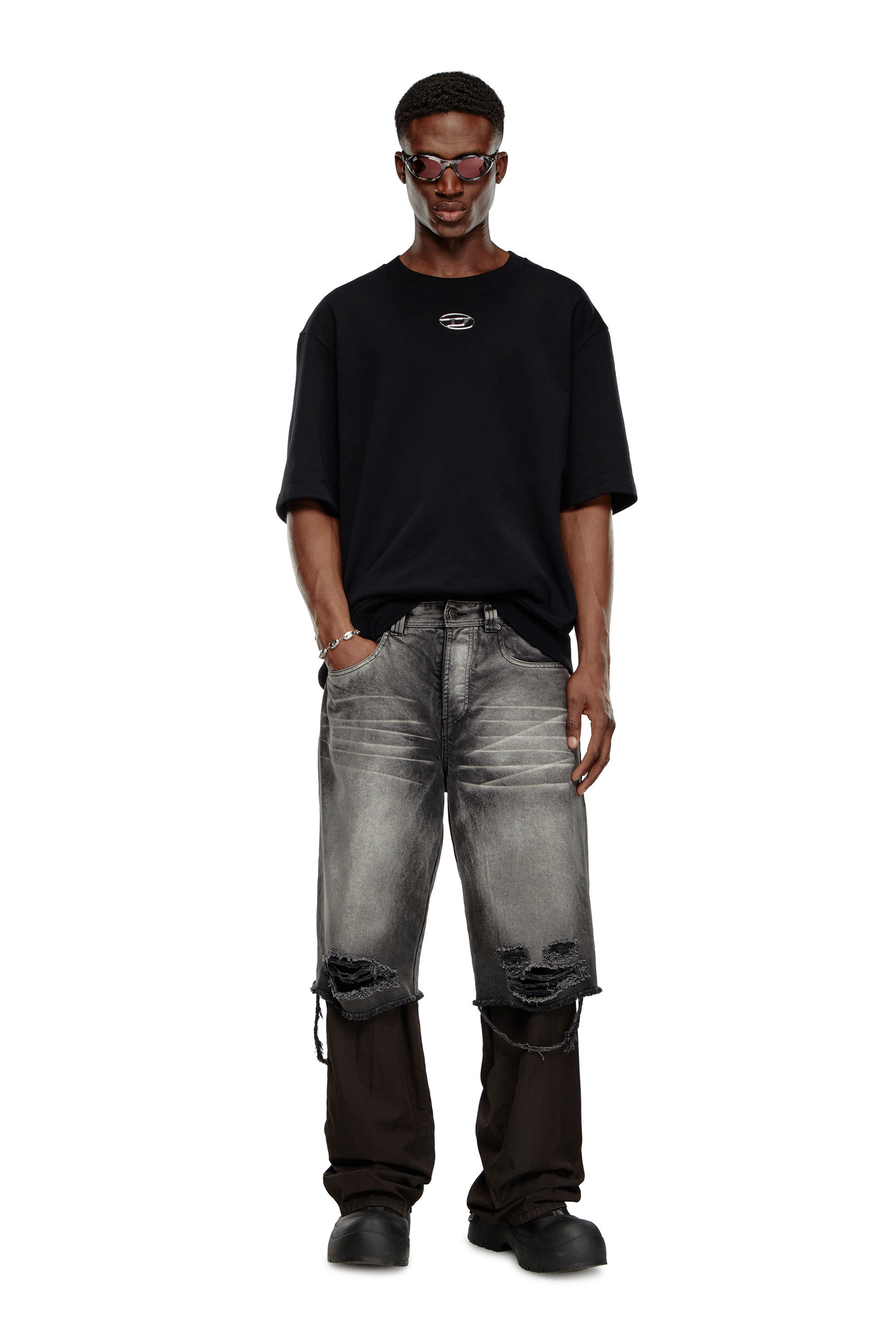 Diesel - S-COOLING-L1, Sweat-shirt &agrave; manches courtes avec logo m&eacute;tallis&eacute; Homme in Noir - 1