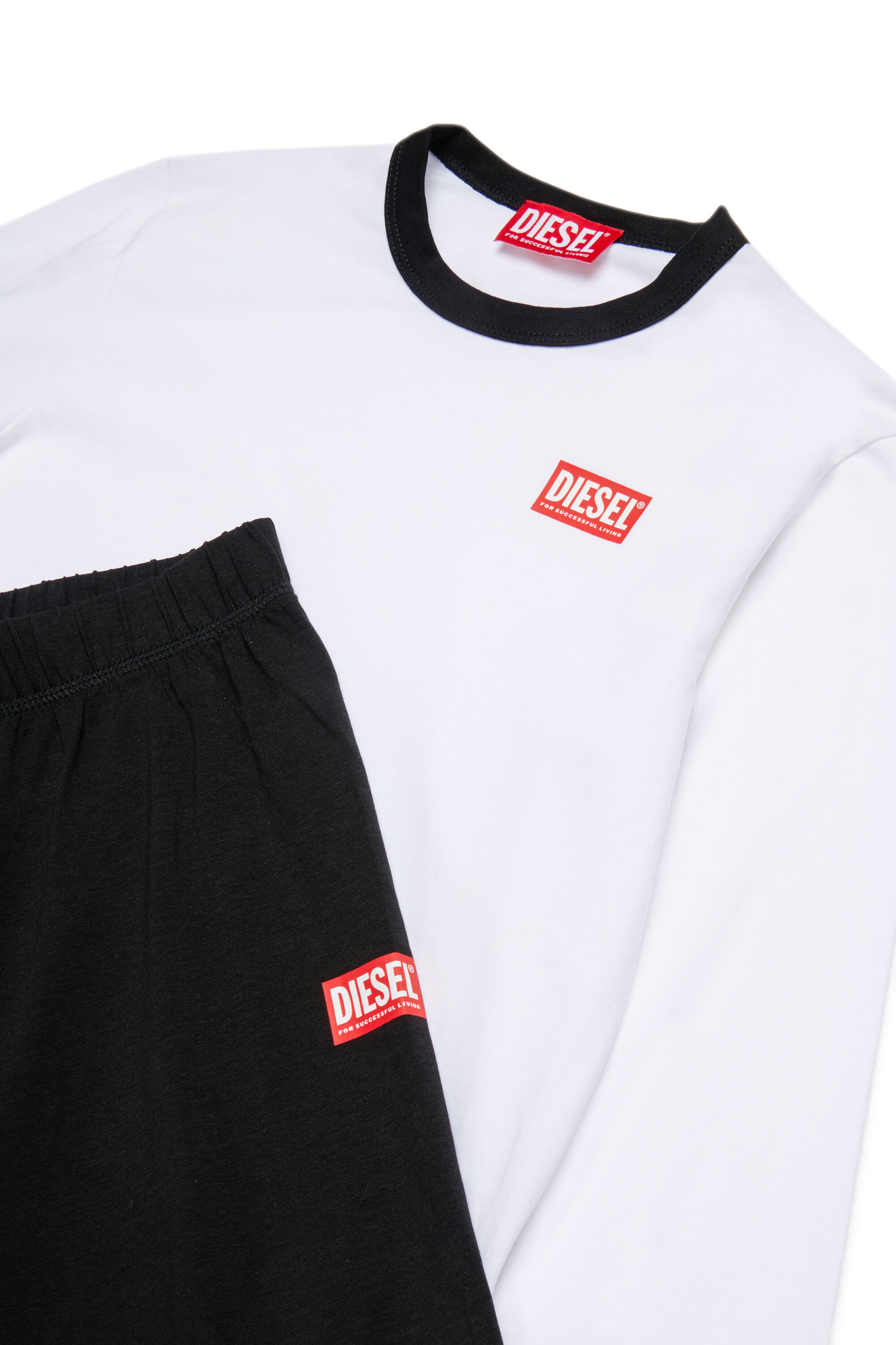 UNPER, Noir/Blanc