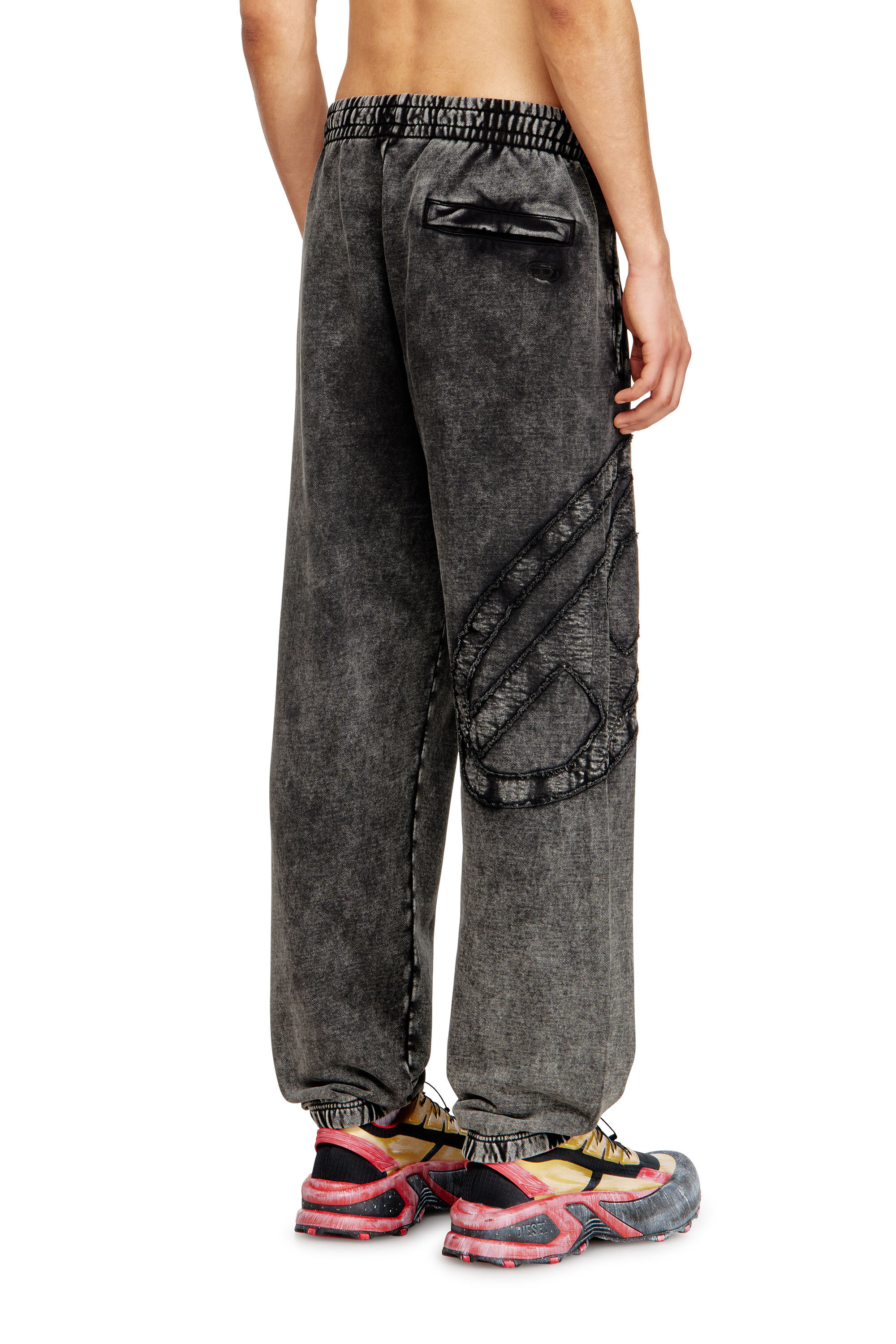 Diesel - P-MARKY-DEN, Pantalon de surv&ecirc;tement en coton biologique avec &eacute;cusson Oval D Homme in Gris - 4