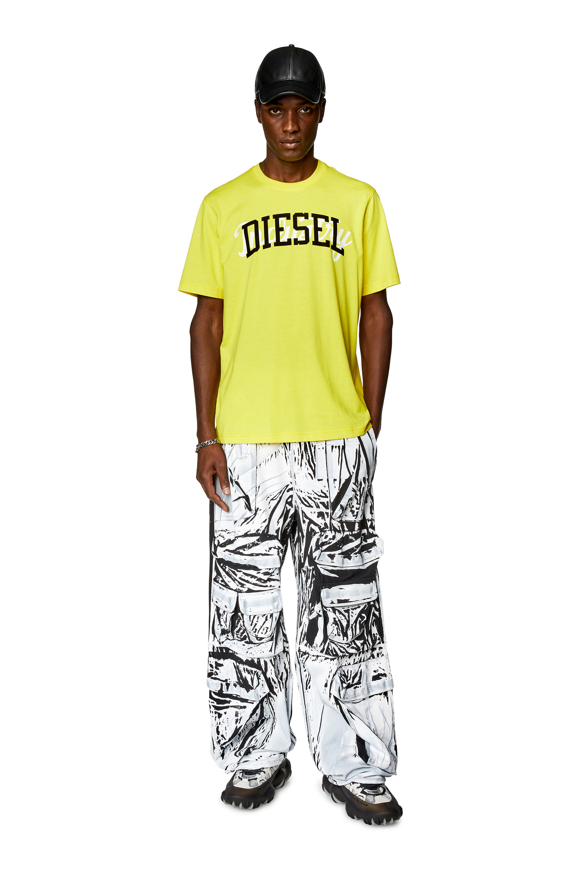 Diesel - T-JUST-N10, Homme T-shirt avec imprimés Diesel contrastés in Jaune - Image 1