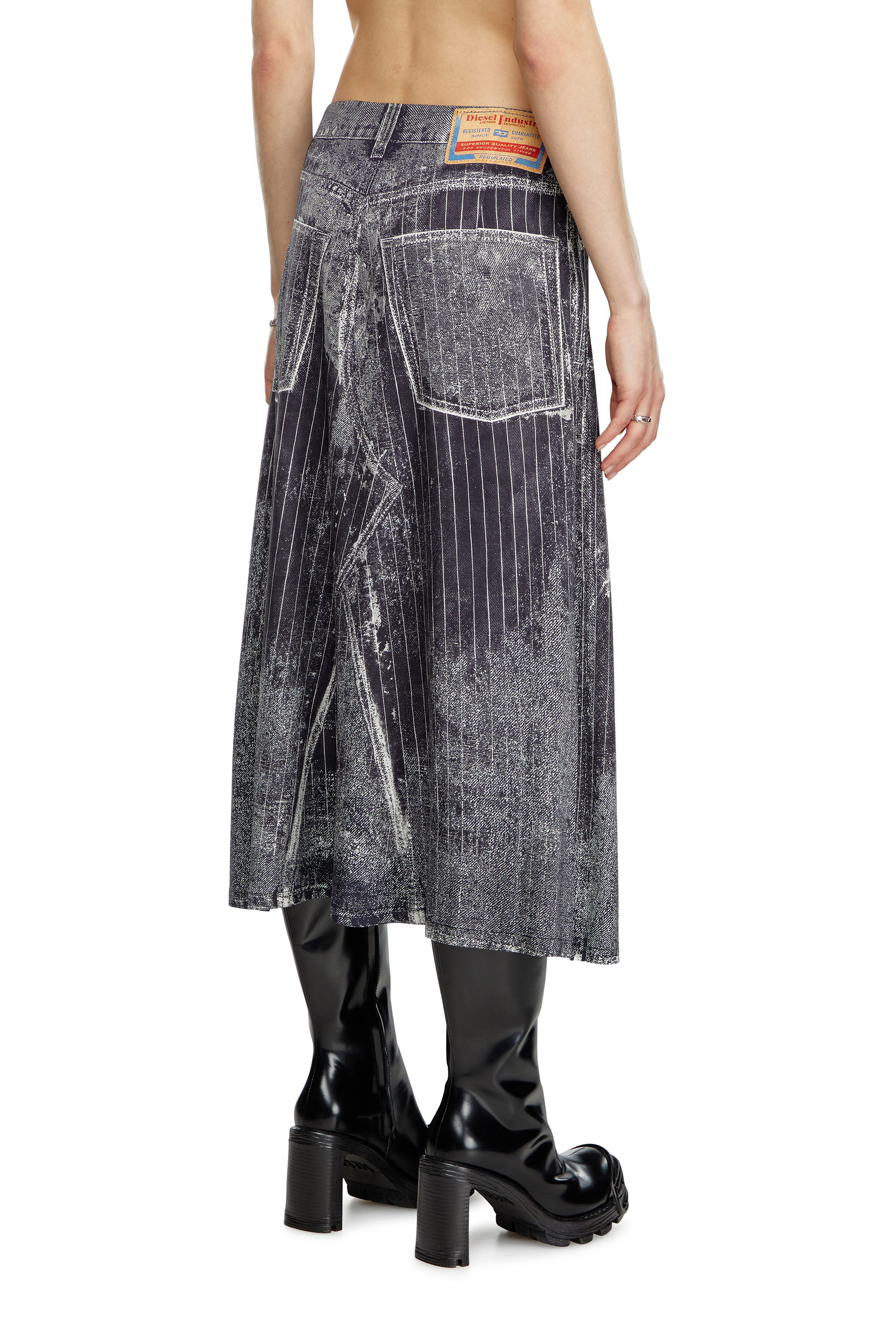 Diesel - O-HANNA, Femme Jupe en satin avec imprimé de denim à fines rayures in Noir - Image 4