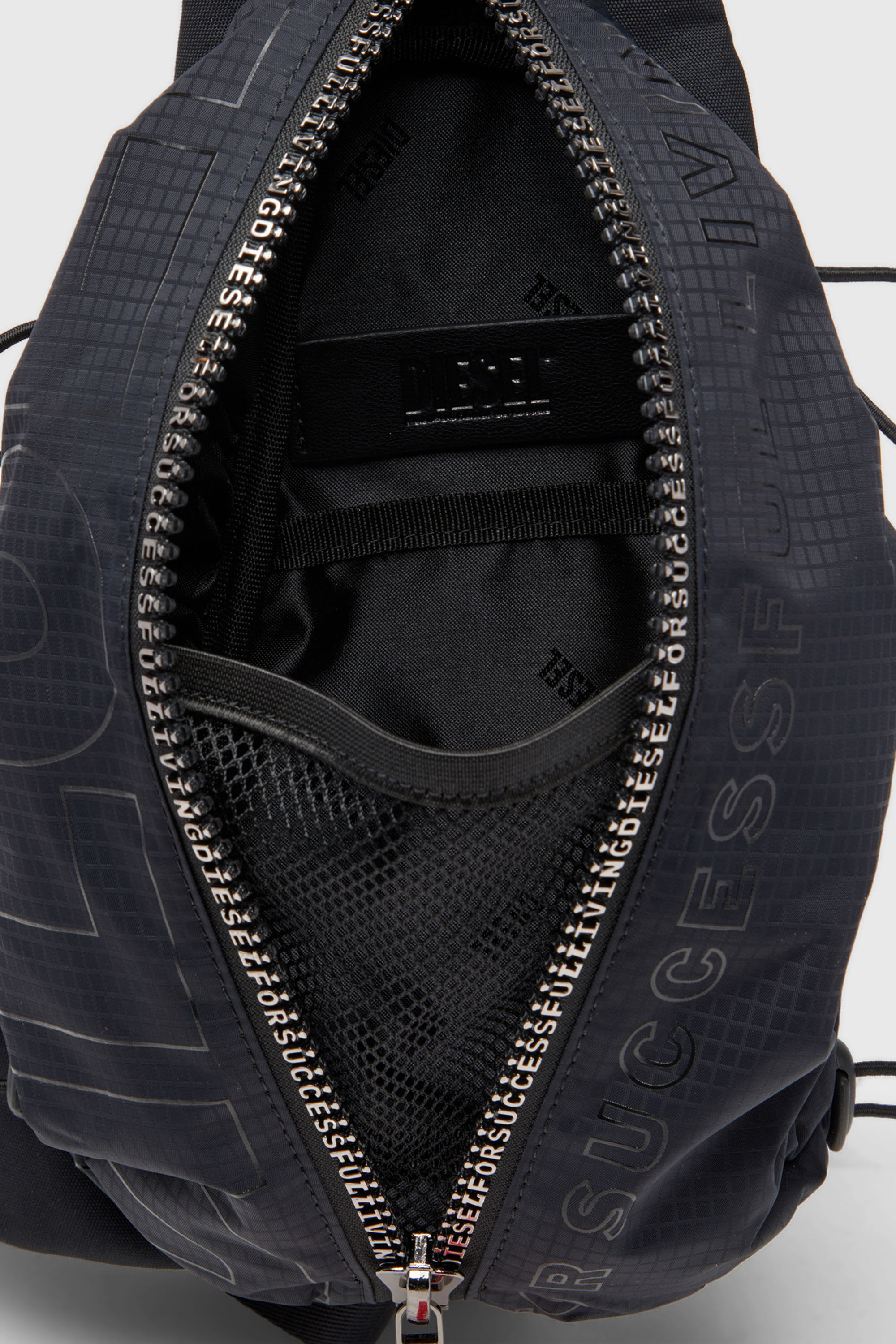 Diesel - ZIP-D CROSSBODY X, Zip-D-Sac &agrave; bandouli&egrave;re en jacquard &agrave; carreaux Homme in Noir - 3