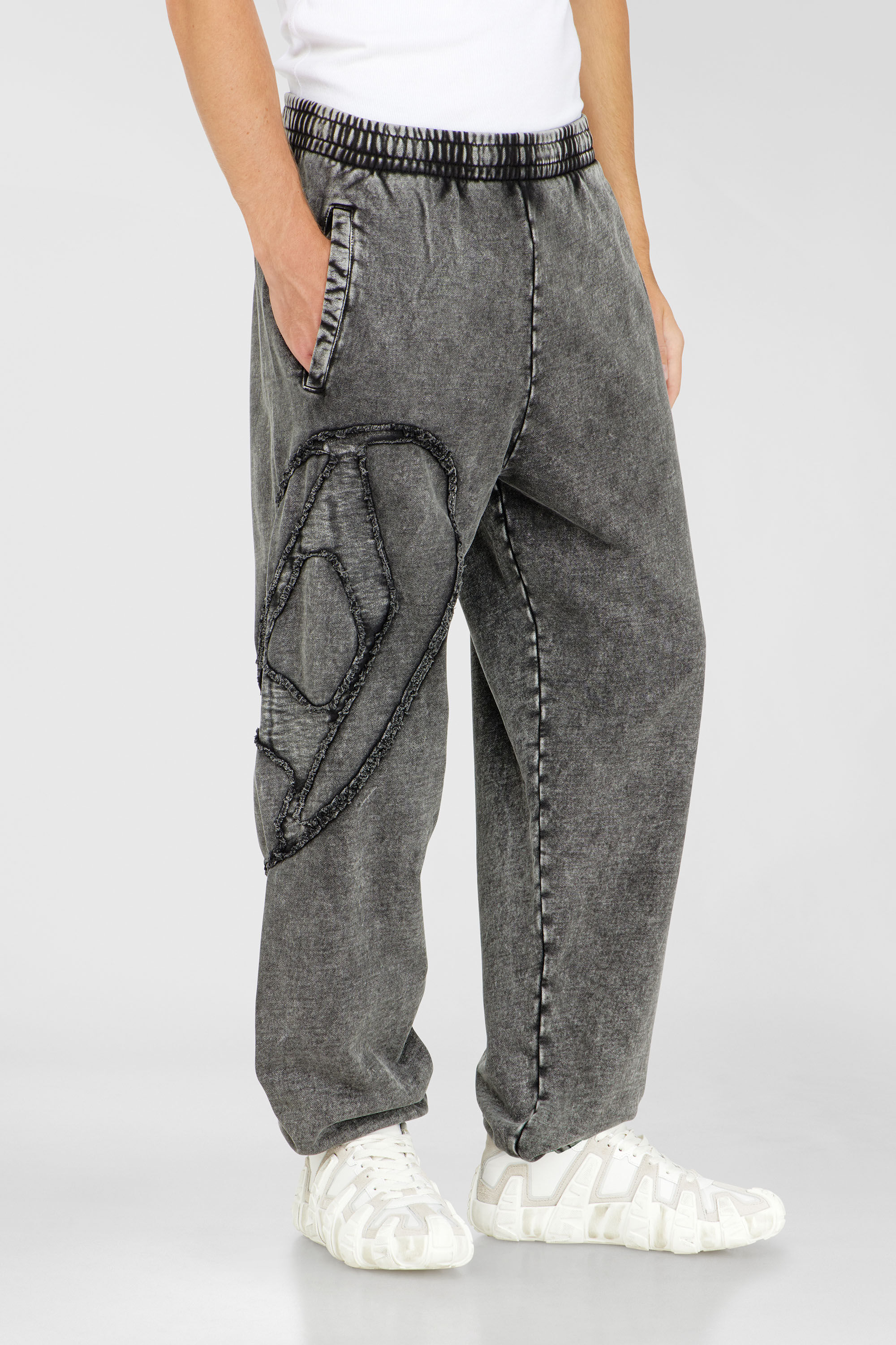 Diesel - P-MARKY-DEN, Pantalon en coton biologique avec &eacute;cusson Oval D Homme in Gris - 3