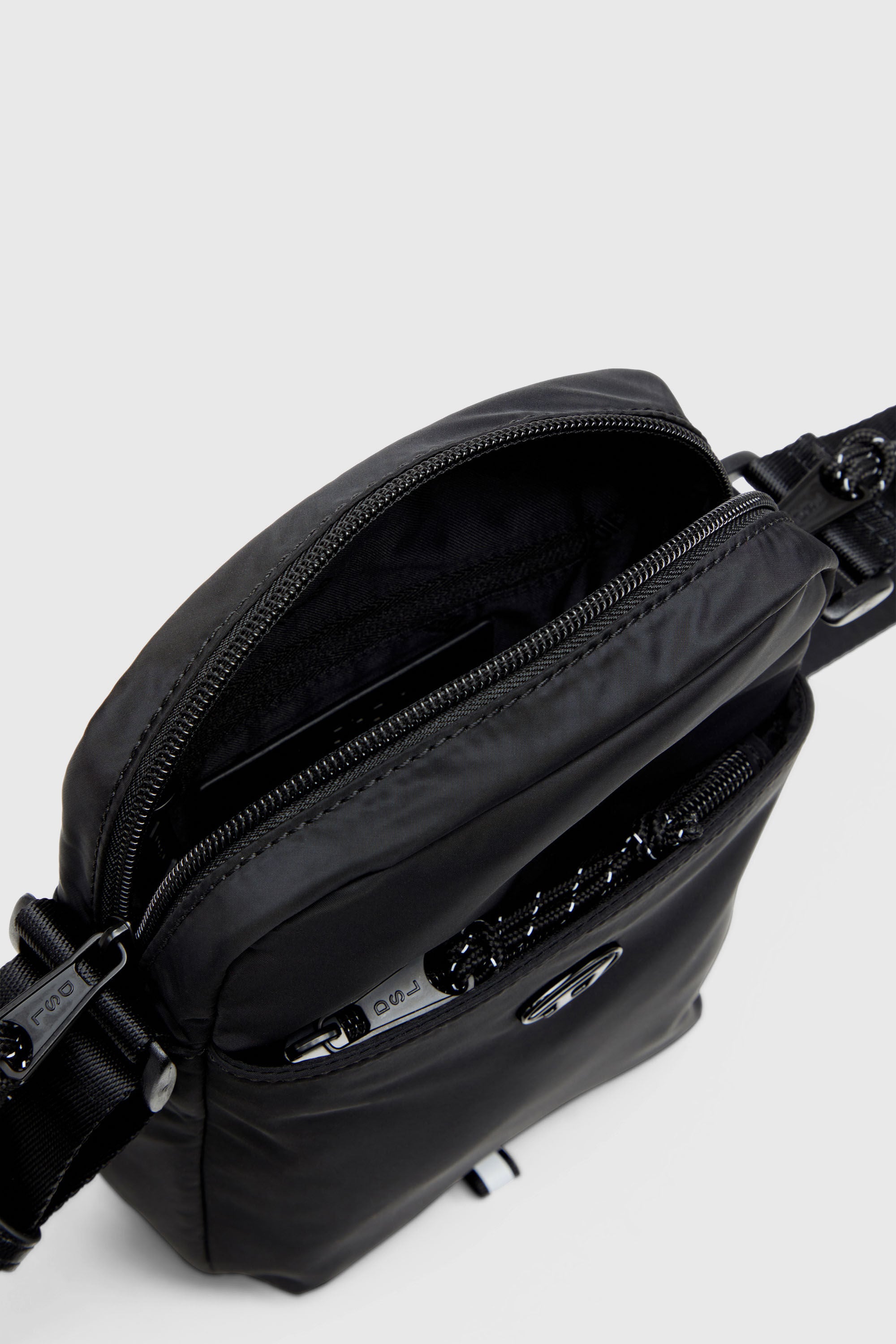 Diesel - D-PACK CROSSBODY X, D-Pack-Sac &agrave; bandouli&egrave;re en tissu technique Homme in Noir - 3