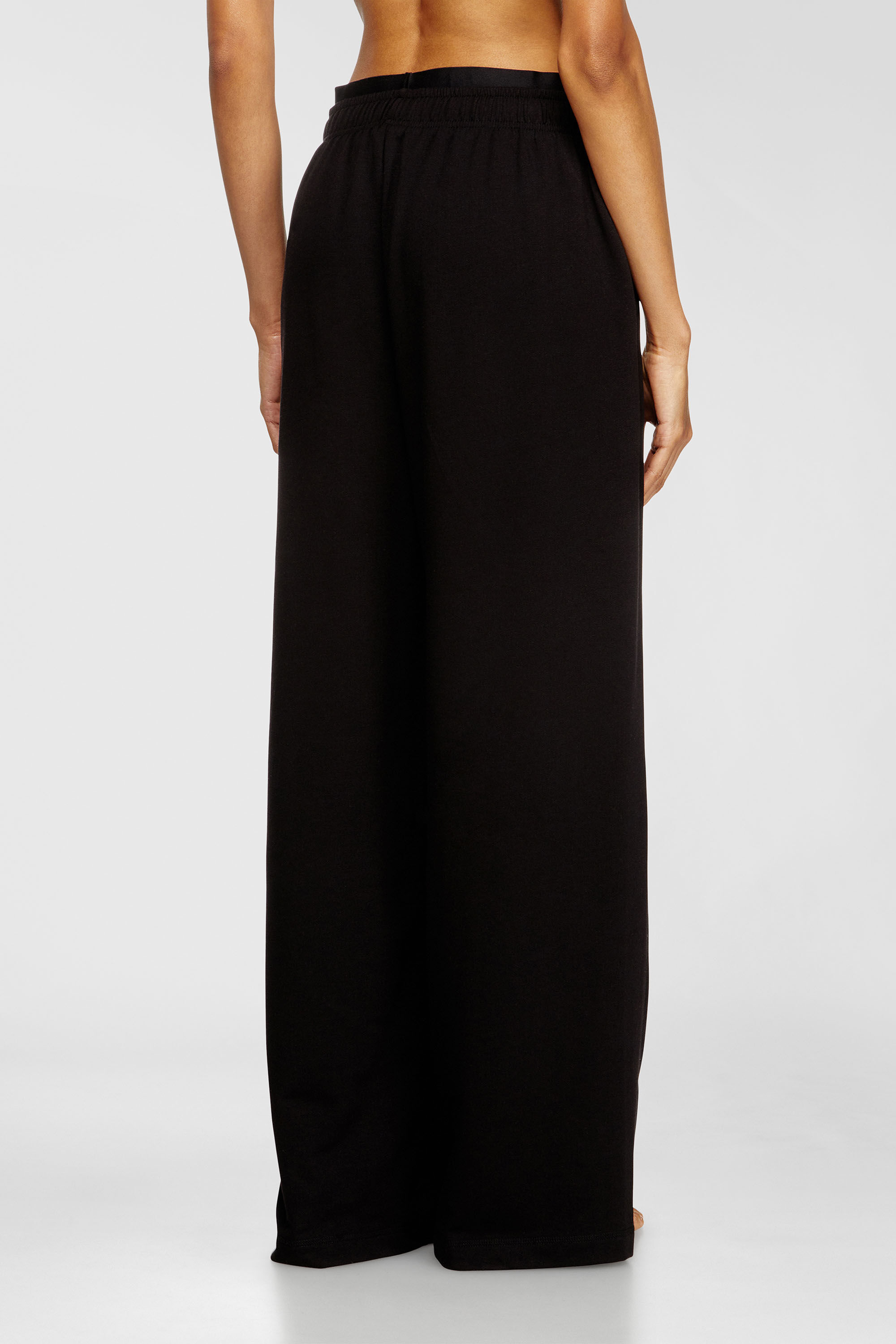 Diesel - LESLIE-D-POP, Pantalon de surv&ecirc;tement en &eacute;ponge de coton avec ceinture logot&eacute;e Femme in Noir - 4