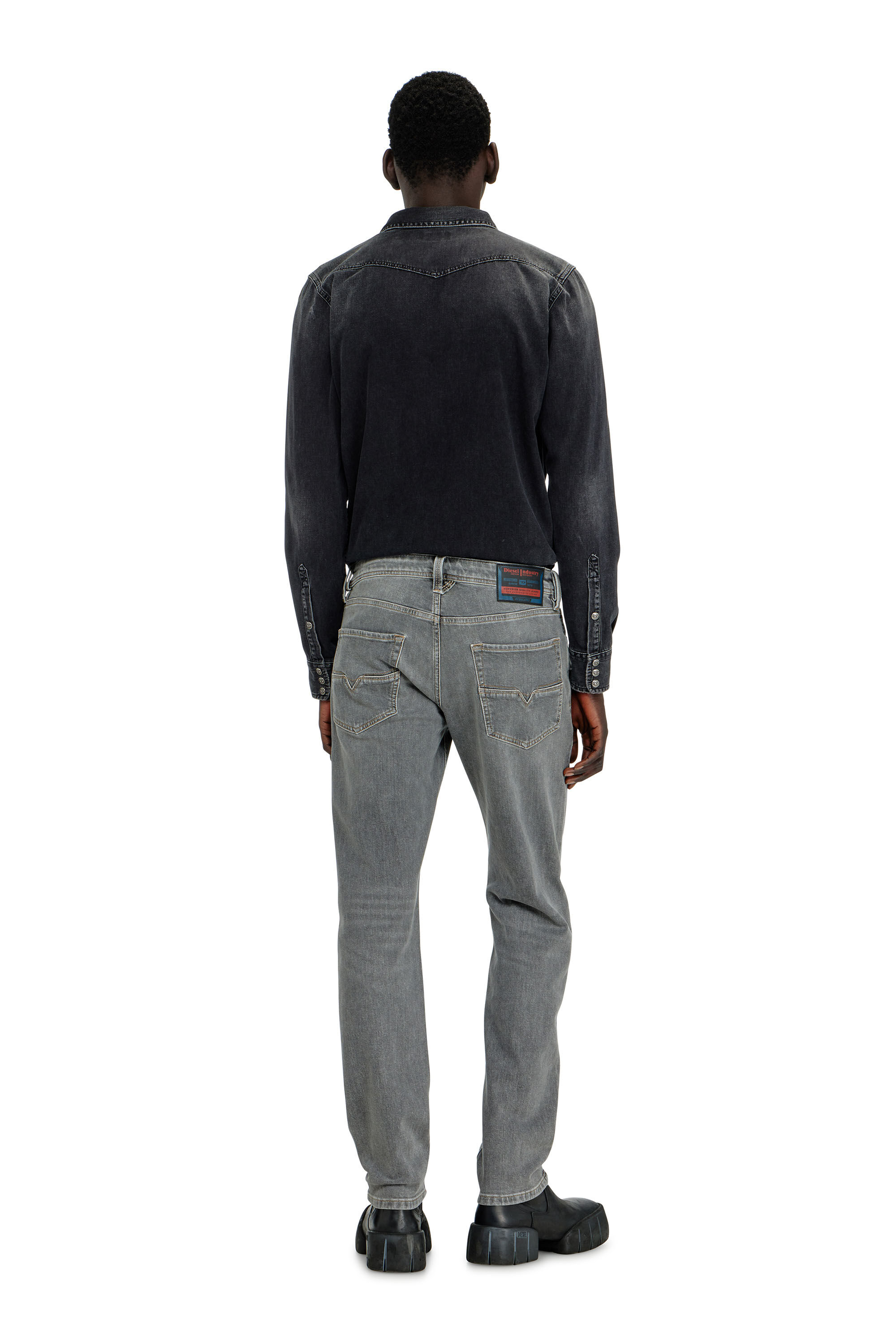 Diesel - Regular Jeans 1986 Larkee-Beex 0KBBI Homme, Gris - Image 3