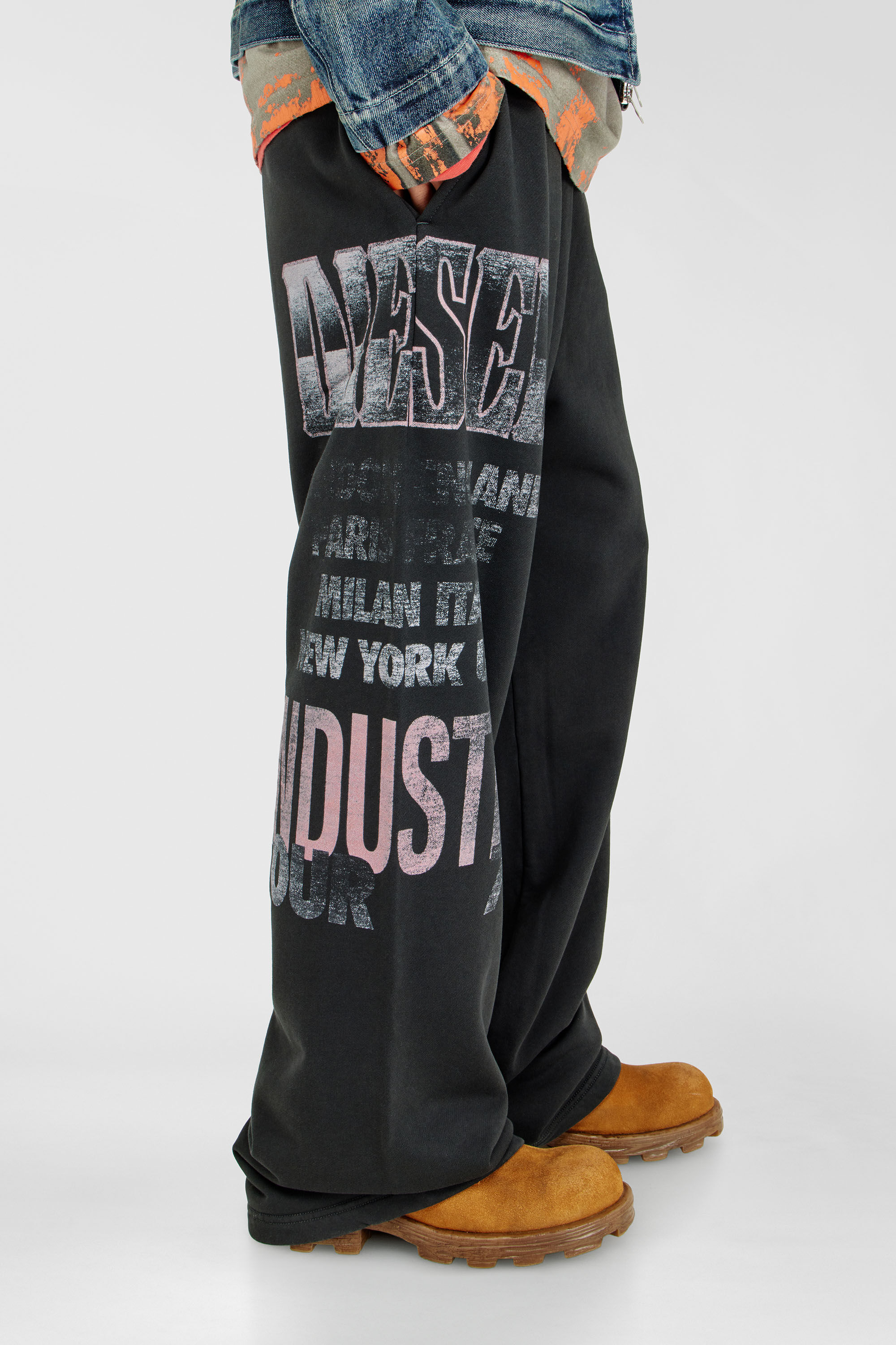Diesel - P-ILL, Pantalon de surv&ecirc;tement avec graphismes concert Homme in Noir - 4