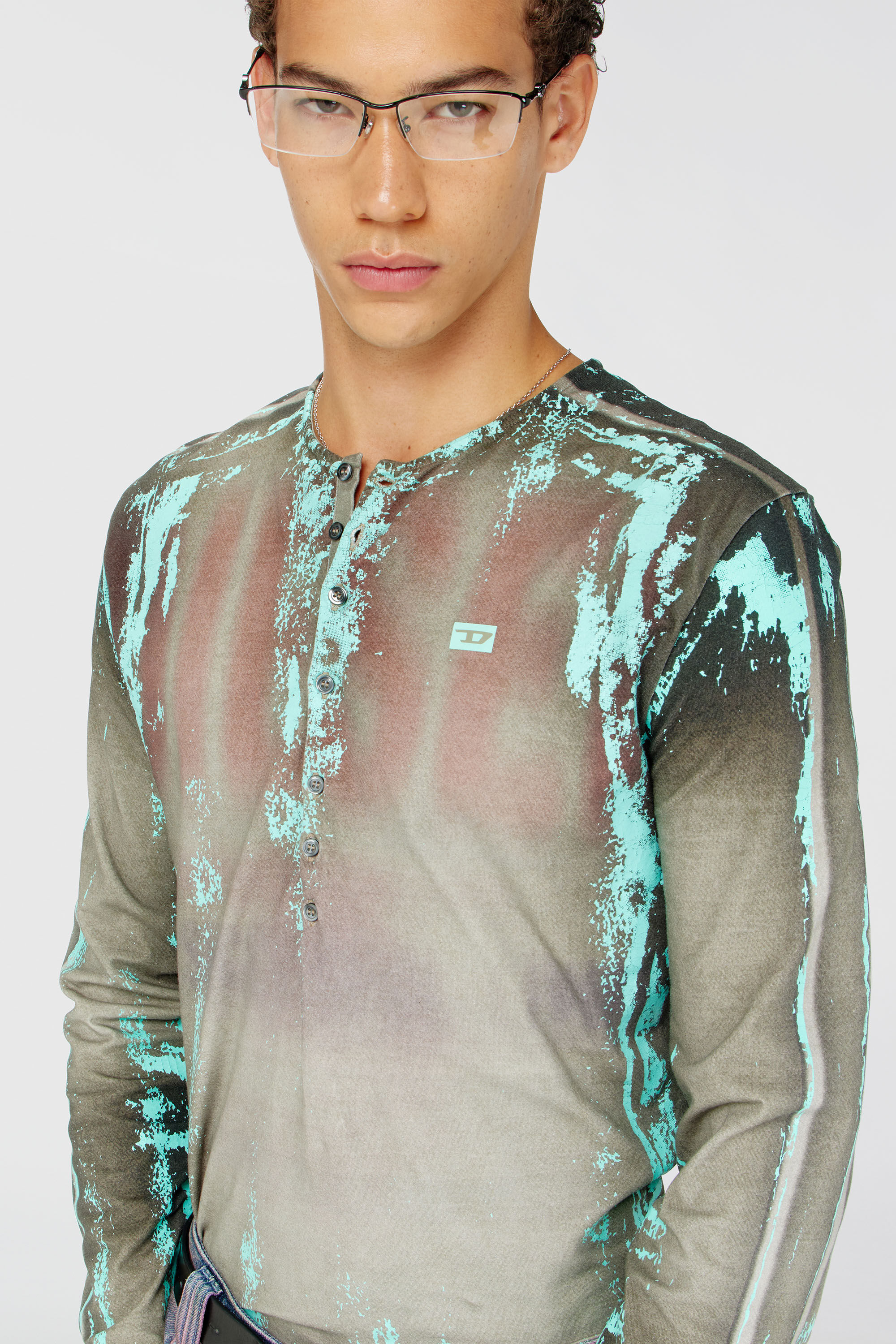 Diesel - T-FYNO-ML, Grandad t-shirt en jersey effet cuir craquel&eacute; Homme in Polychrome - 5