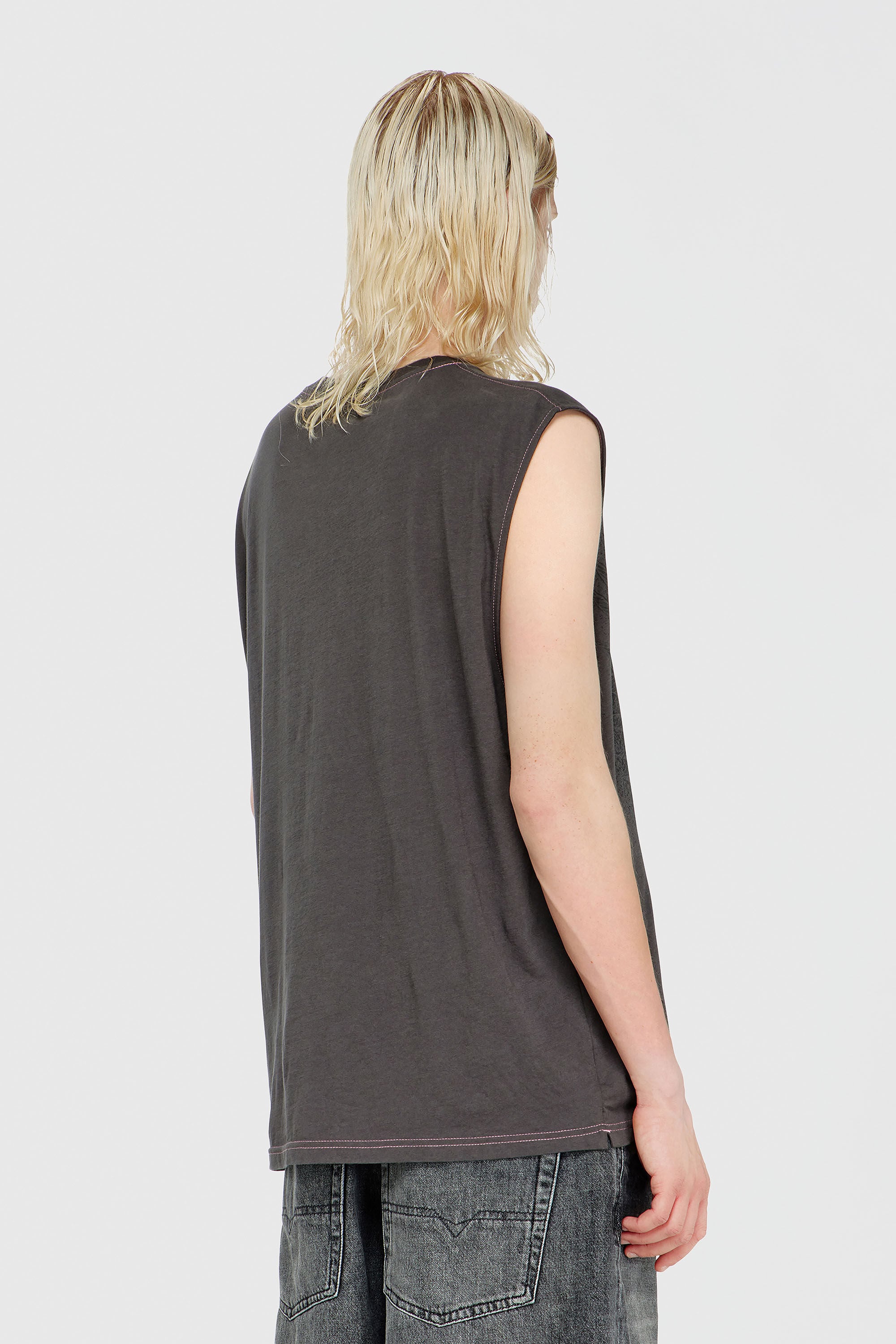 Diesel - T-BOXT-SL-NOTCH, D&eacute;bardeur en coton avec motif ton sur ton Homme in Gris - 4