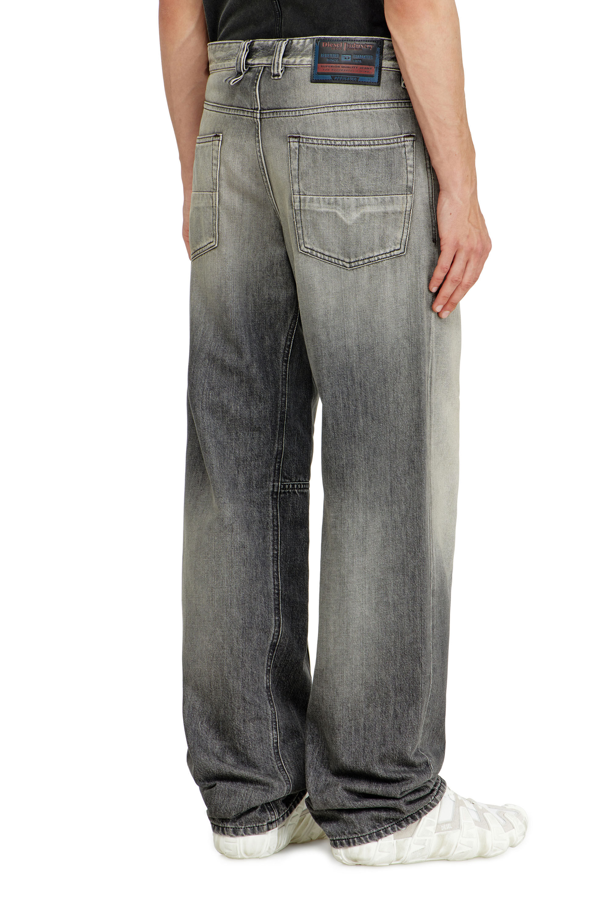 Diesel - Relaxed Jeans 2001 D-Macro 09P56 Homme, Gris - Image 5