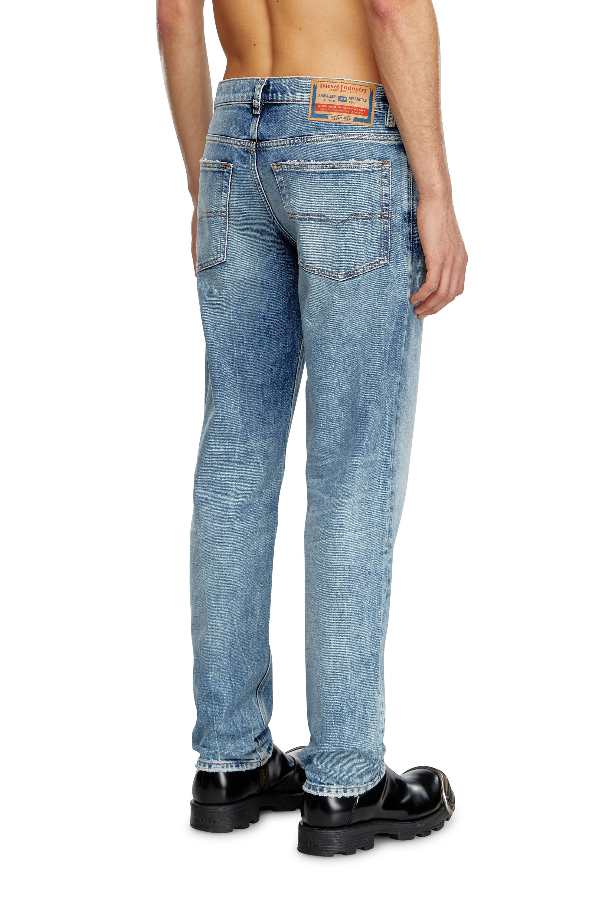 Diesel - Homme Tapered Jeans 2023 D-Finitive 09J54, Bleu moyen - Image 4