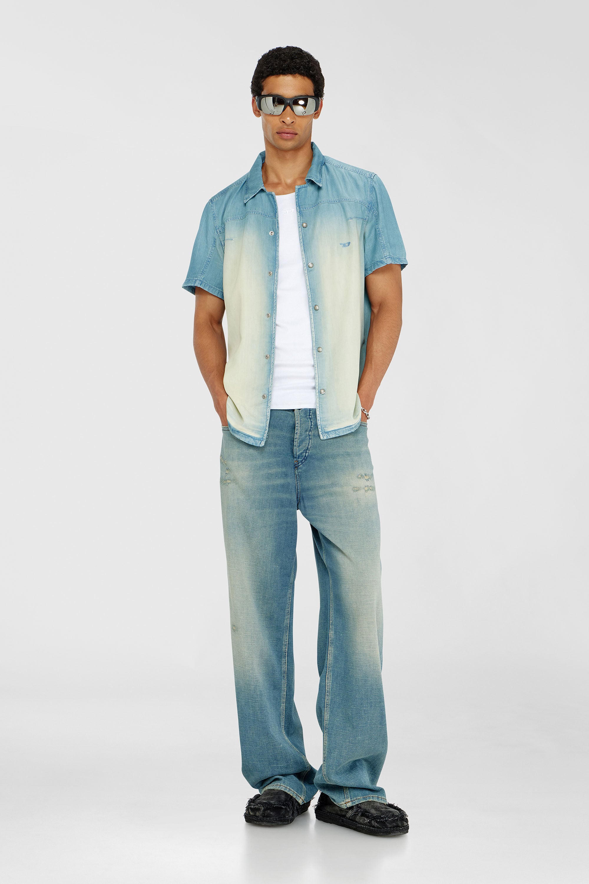 Diesel - D-CLARIVO-S, Chemise &agrave; manches courtes en denim fluide surteint Homme in Bleu - 1