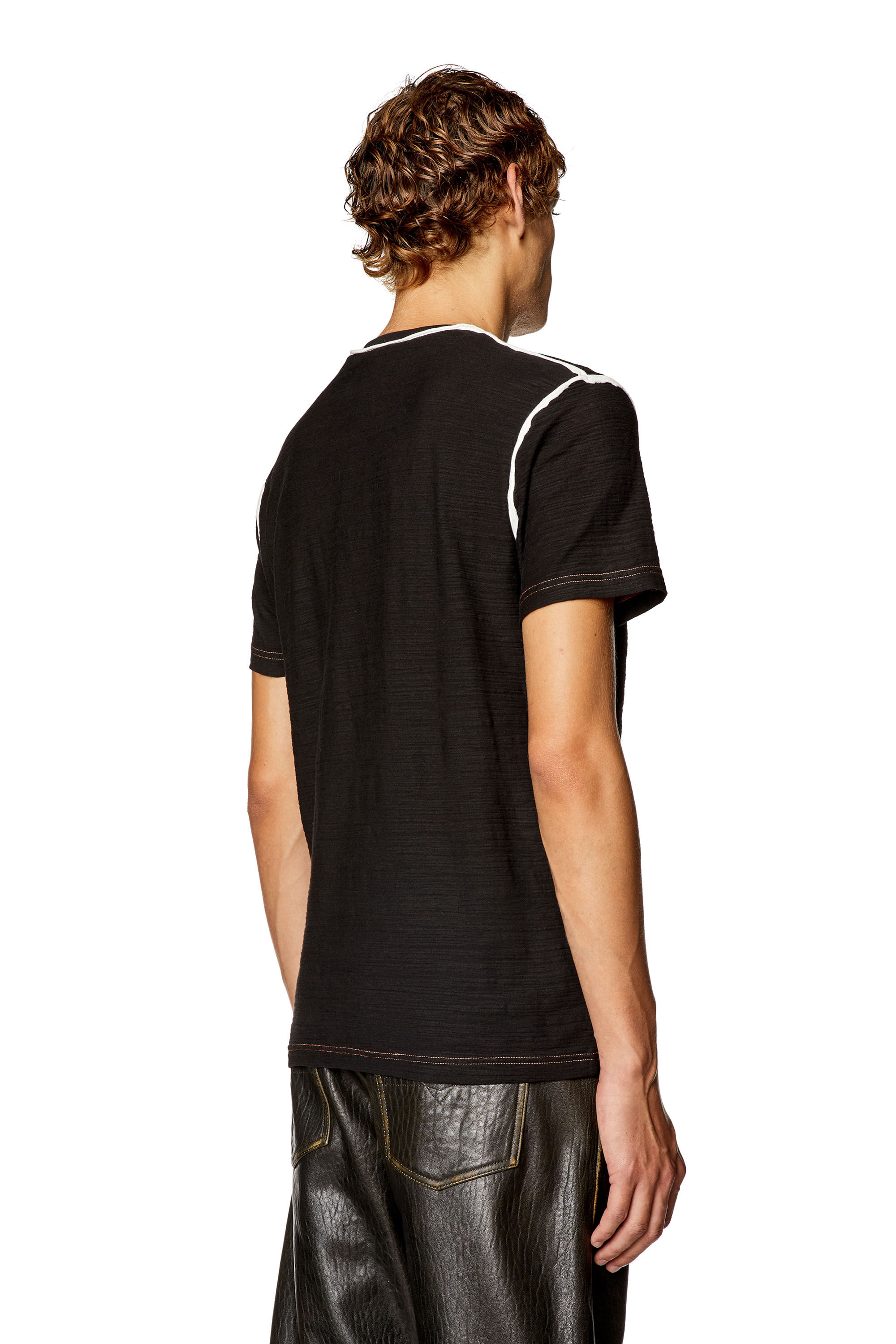 Diesel - T-DIEGOR-RAW-N2, Homme T-shirt en coton flammé avec logo brodé in Noir - Image 4