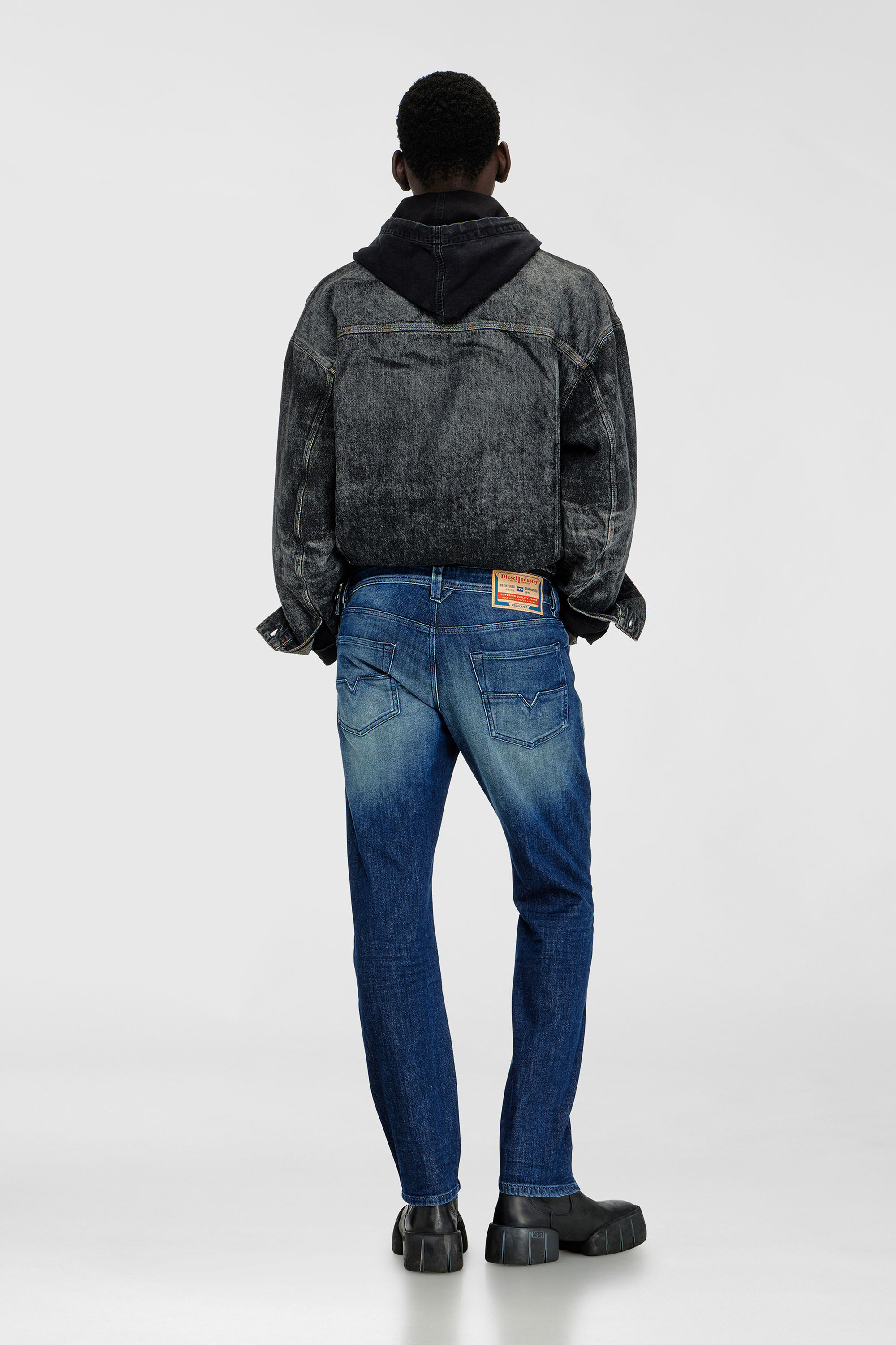 Diesel - Regular Jeans 1986 Larkee-Beex 0KBBR Homme, Bleu Fonc&eacute; - Image 3