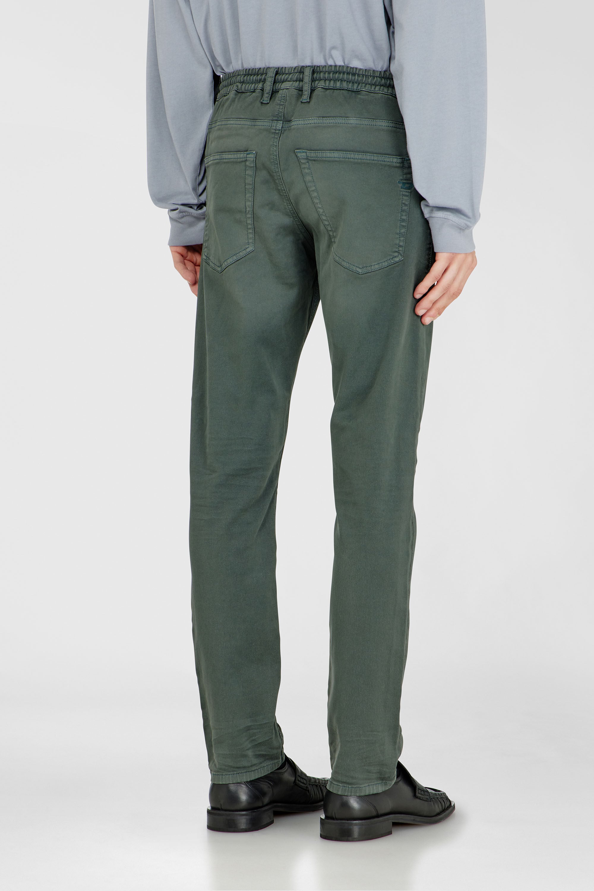 Diesel - Regular 2032 D-Krooley Joggjeans&reg; 0670M Homme, Gris - Image 3