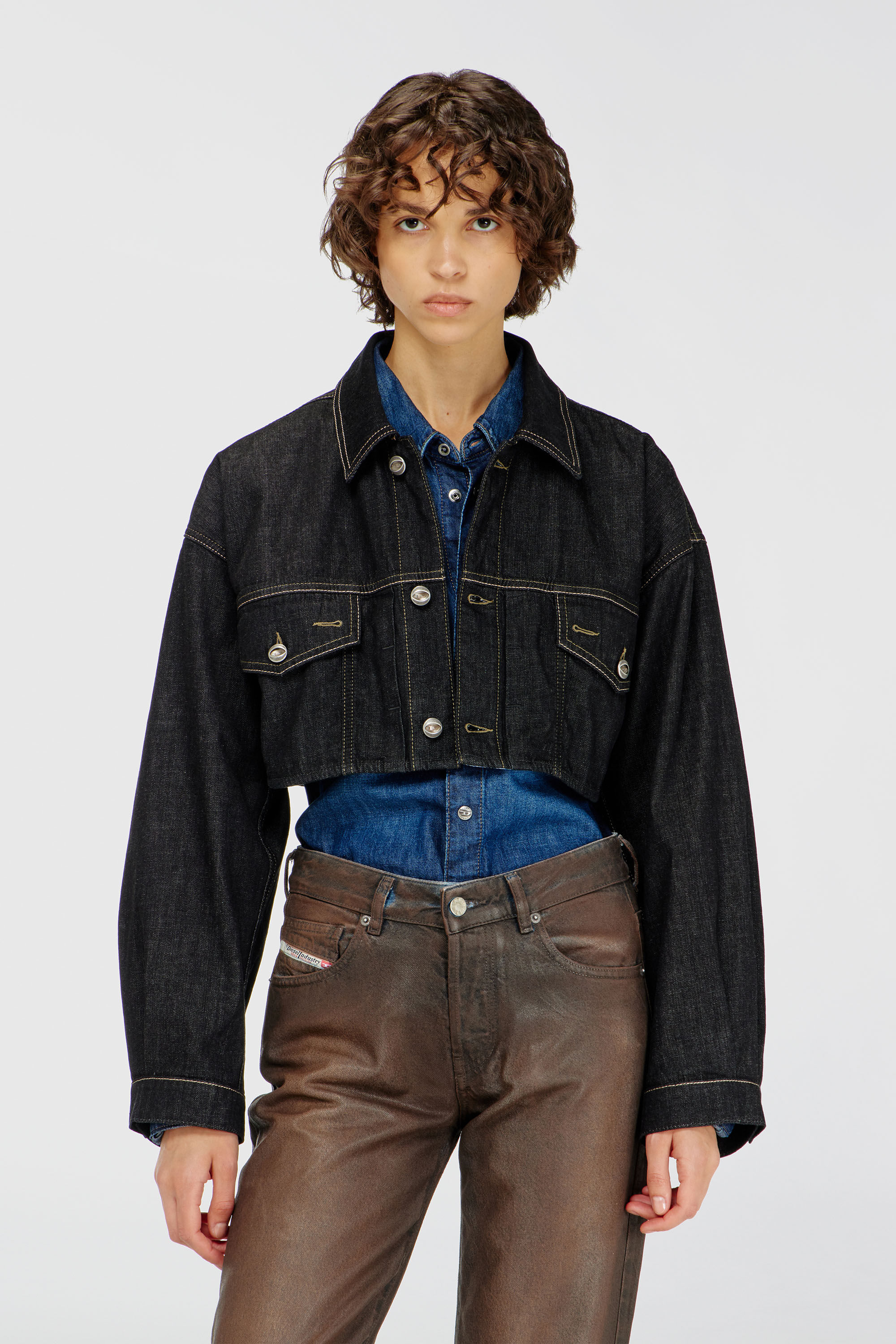 Diesel - DE-MALLEY, Woman's Oversized cropped trucker jacket in rinse denim in Black - 3