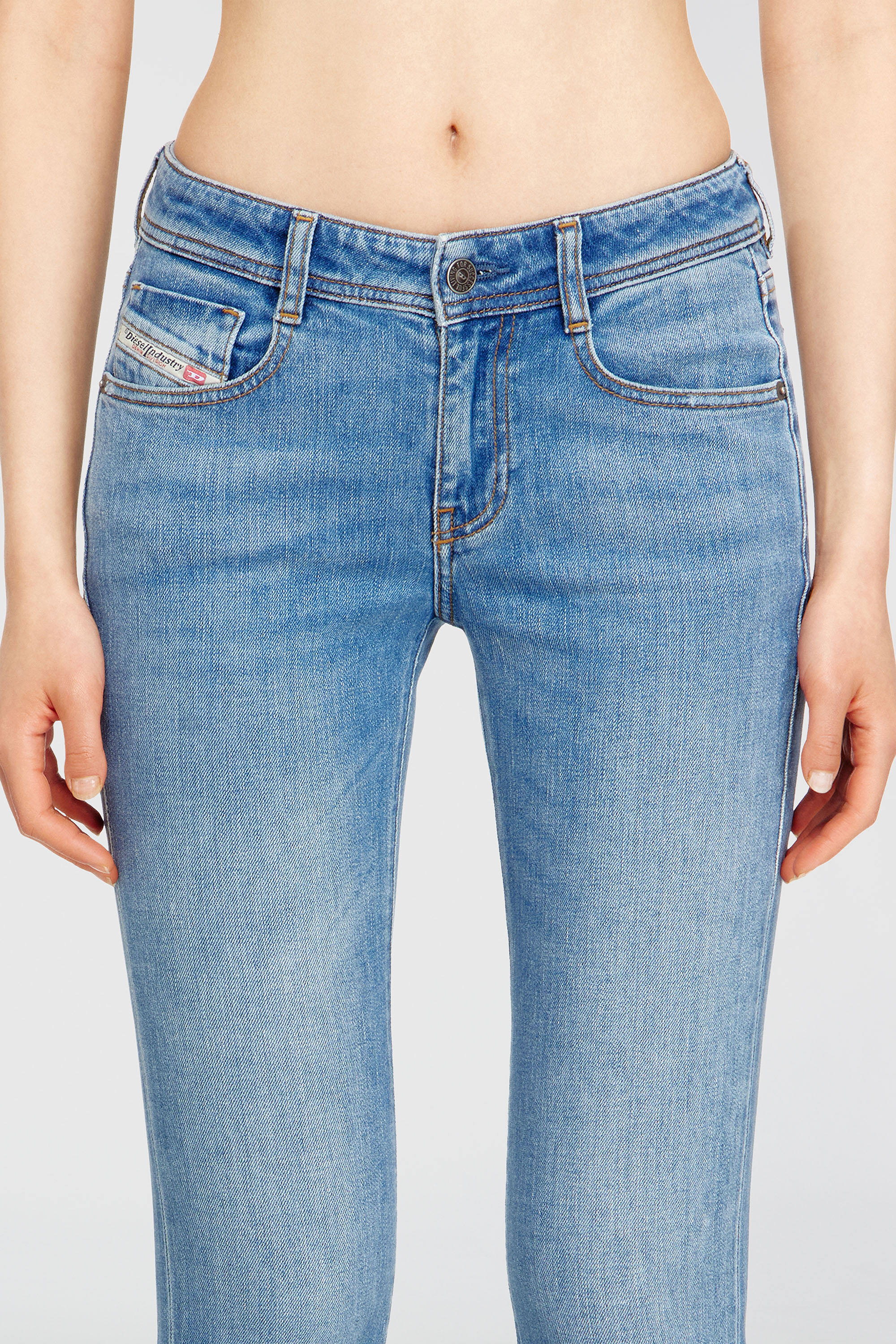 Diesel - Bootcut Jeans 1969 D-Ebbey 0ADBH Femme, Bleu Clair - Image 5