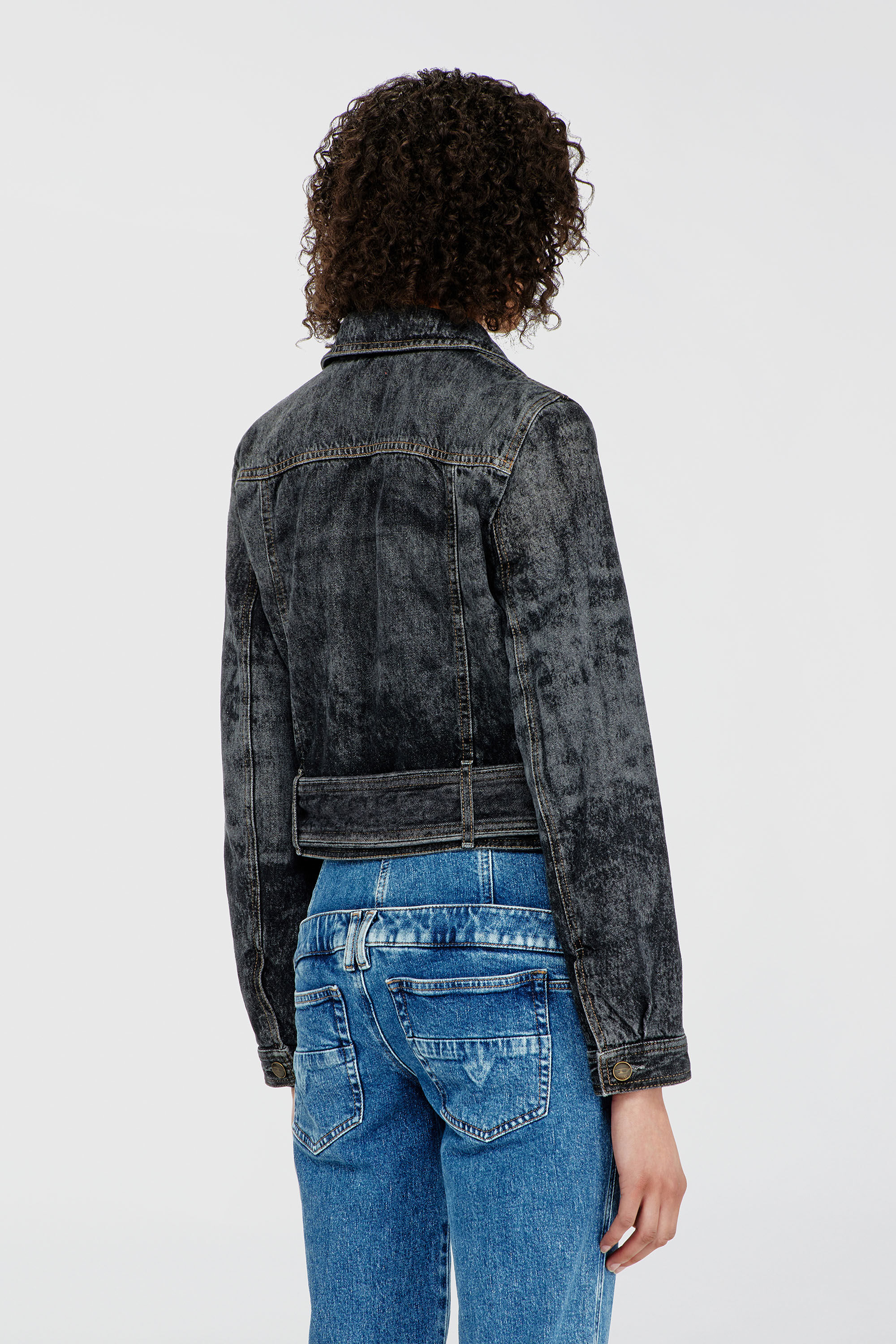 Diesel - DE-LEGEND-S, Veste en denim cropped avec ceinture Femme in Noir - 4