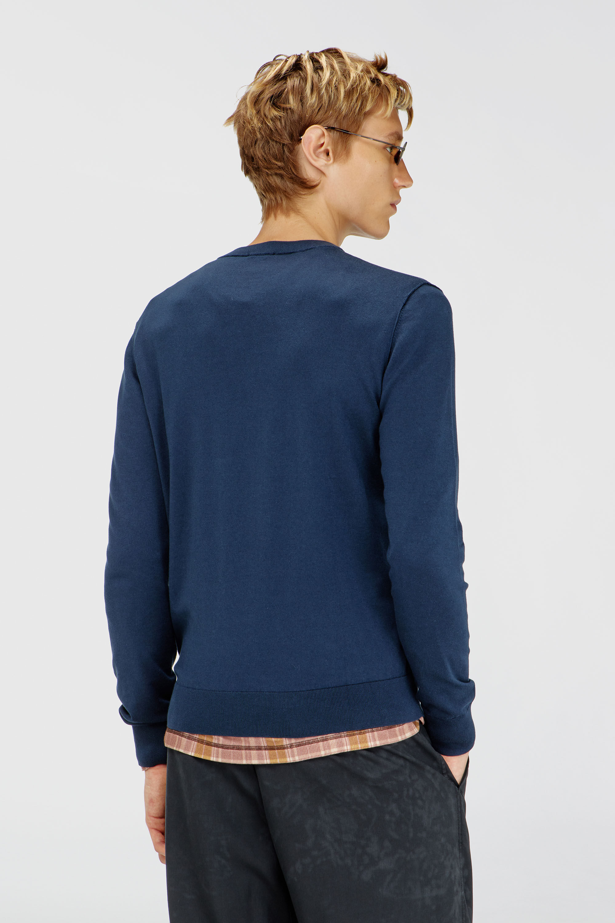 Diesel - K-FREEX-TAG-T92, Maille en coton avec logo ton sur ton Homme in Bleu - 4