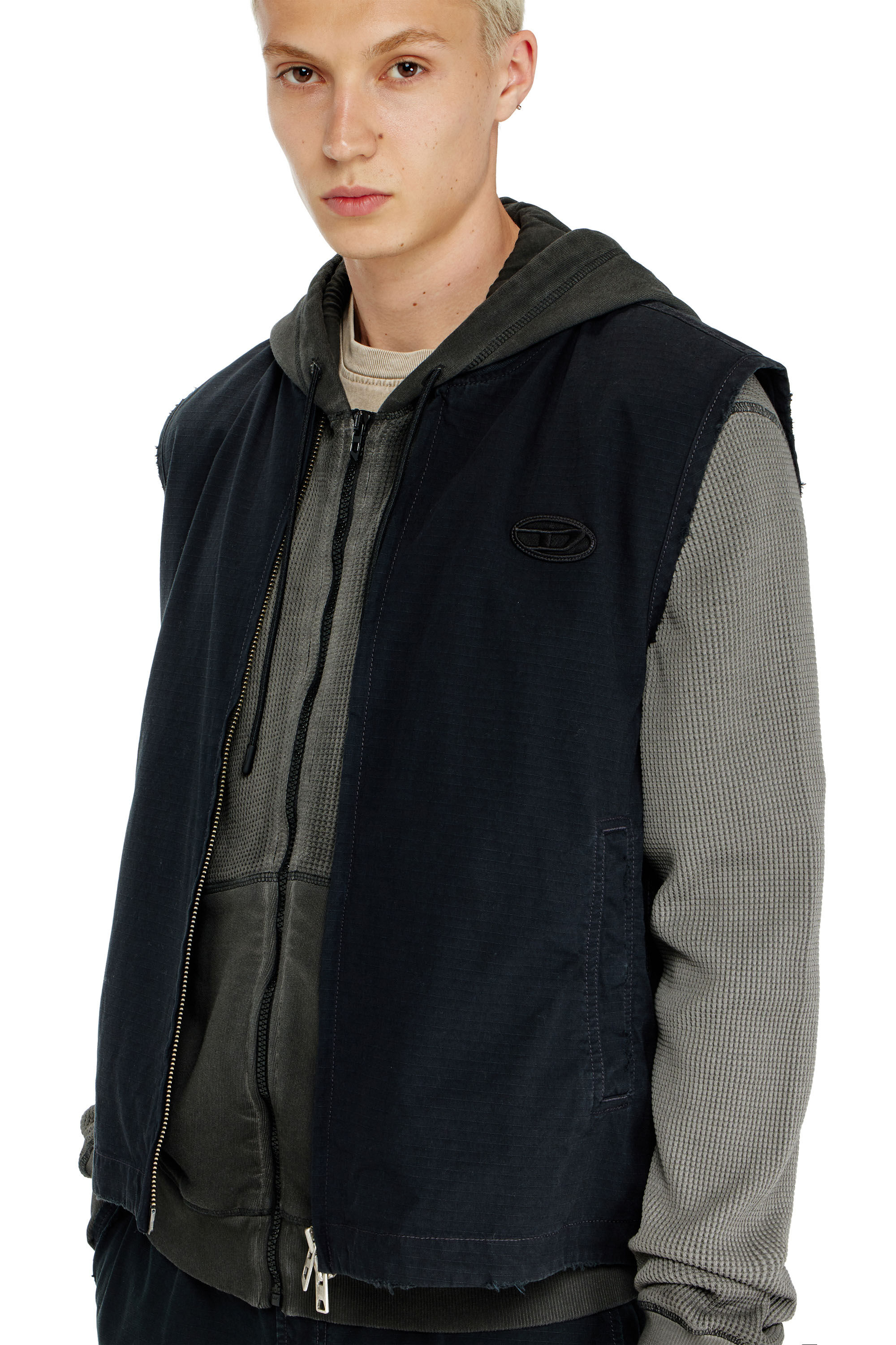 Diesel - J-TYPE-CO-SL, Gilet en coton ripstop avec patch Oval D Homme in Noir - 5