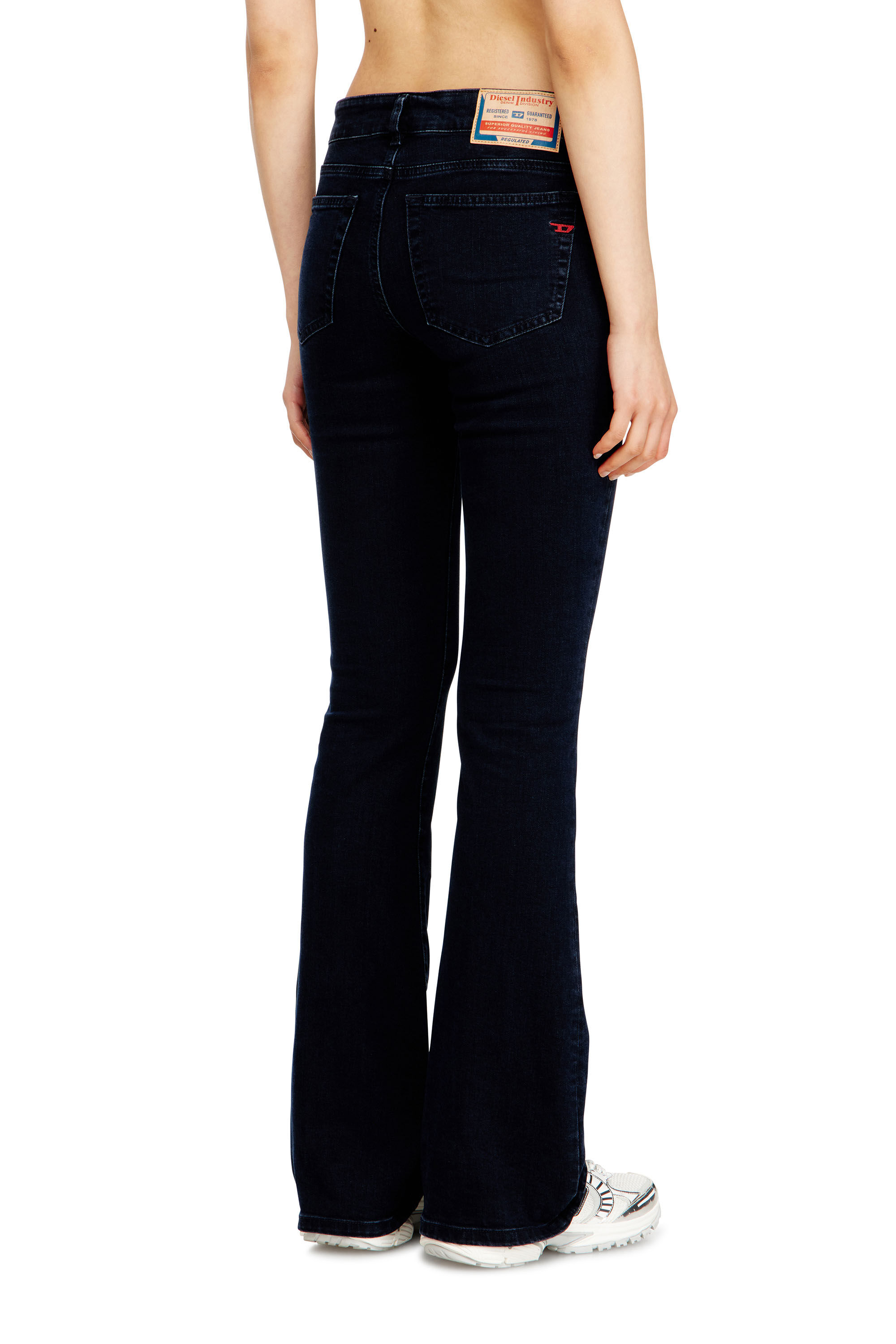 Diesel - Bootcut Jeans 1969 D-Ebbey 0KBBG Femme, Noir - Image 3
