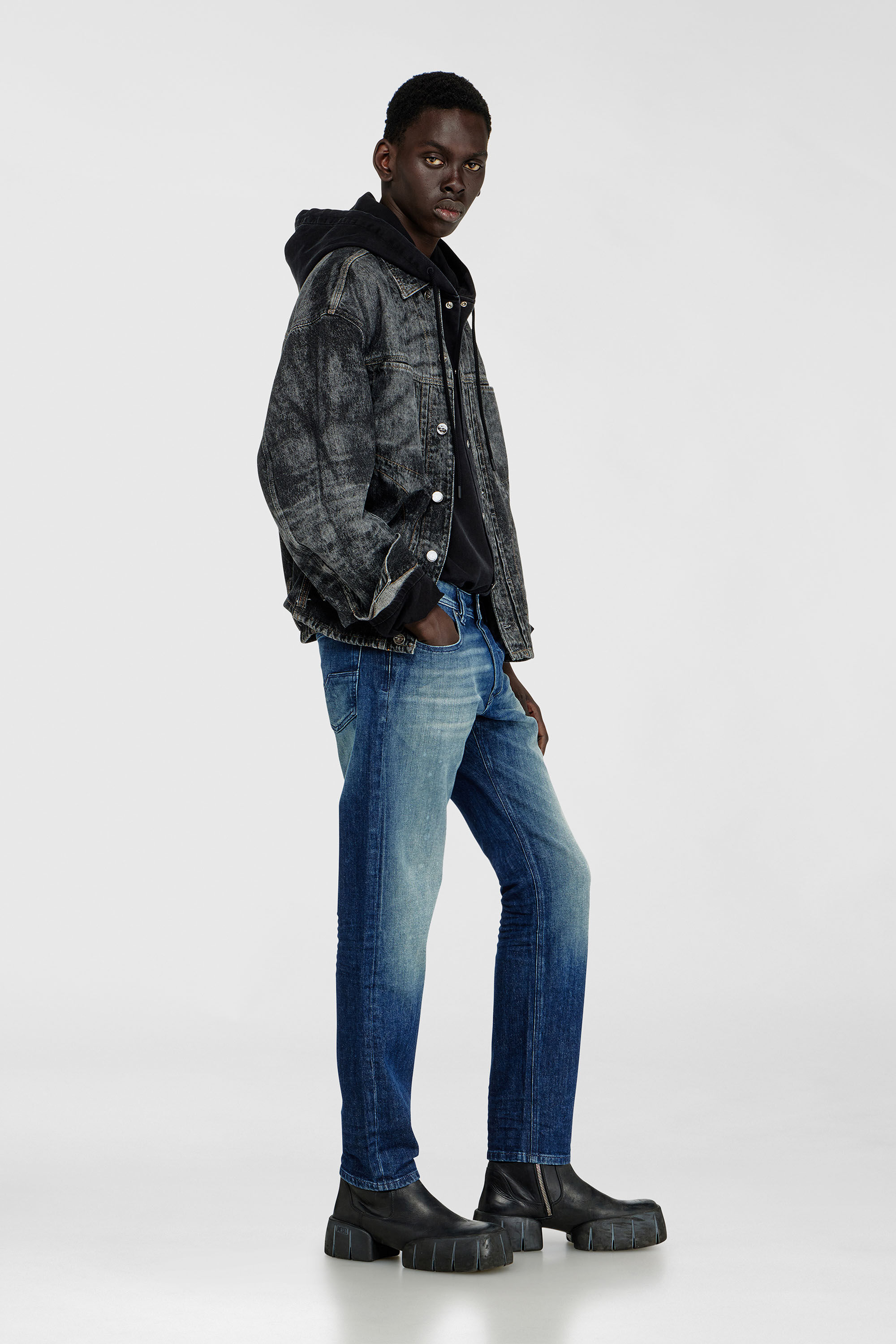 Diesel - Regular Jeans 1986 Larkee-Beex 0KBBR Homme, Bleu Fonc&eacute; - Image 2